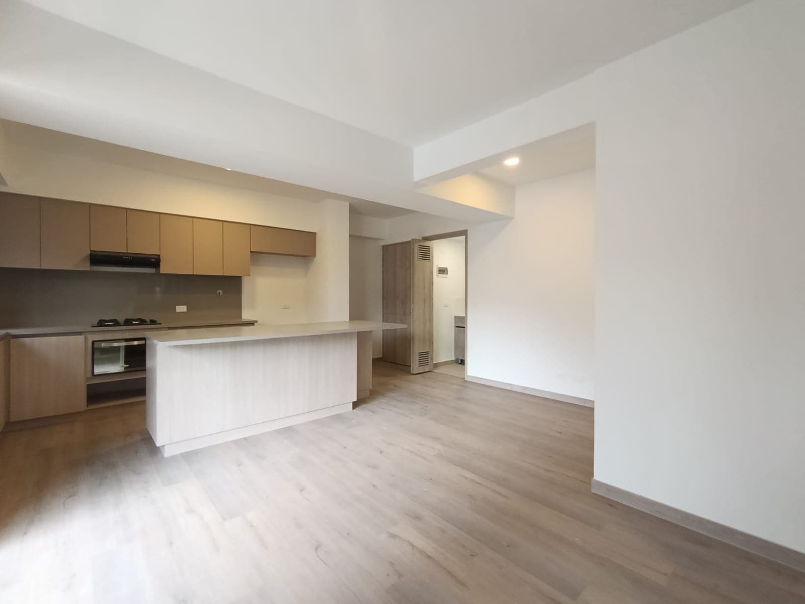 Apartamento en arriendo en Ciudad Del Rio, El Poblado, Medellín — foto 1 de 19