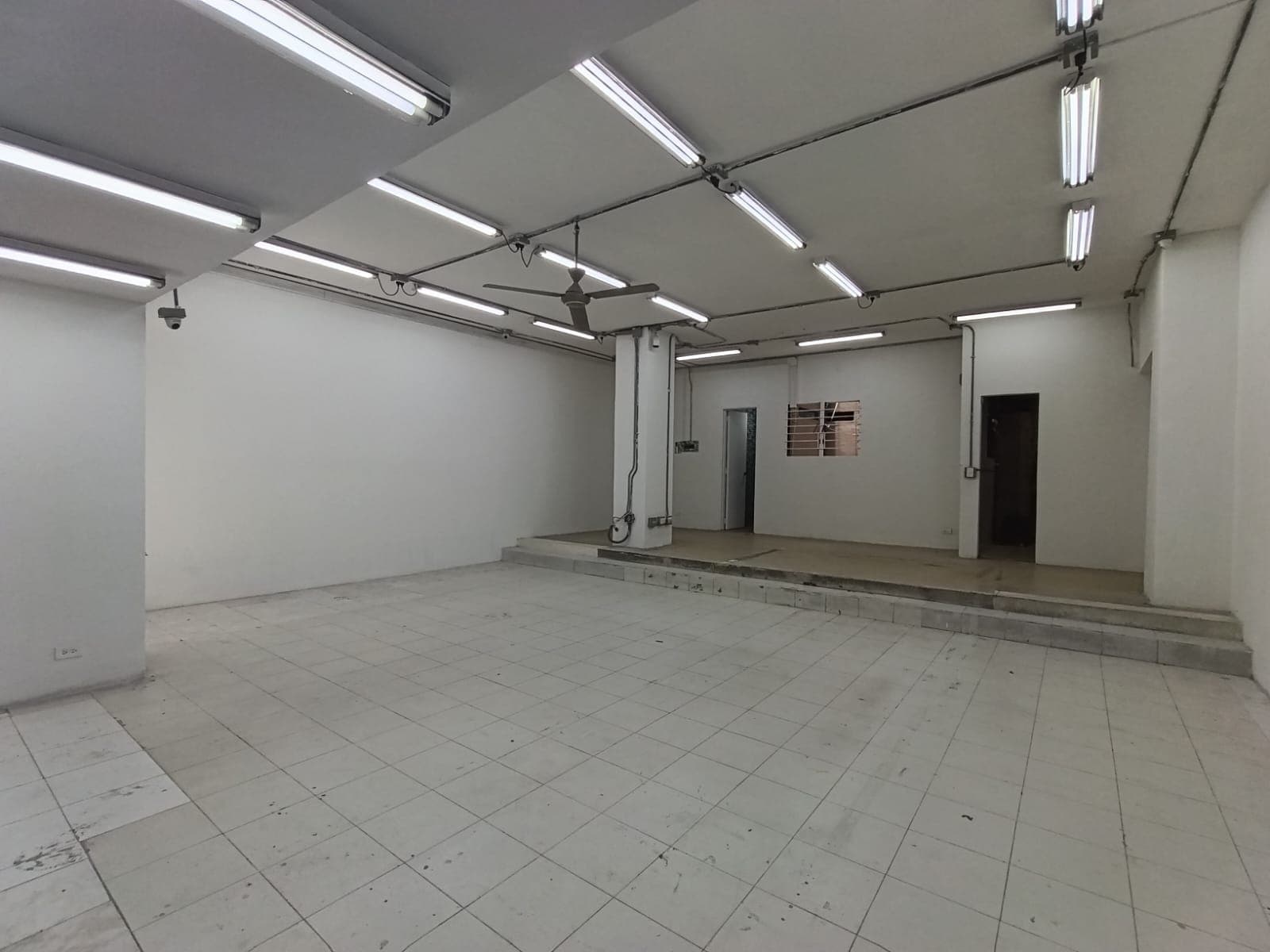 Local en arriendo en La Candelaria, Centro, Medellín — foto 1 de 18