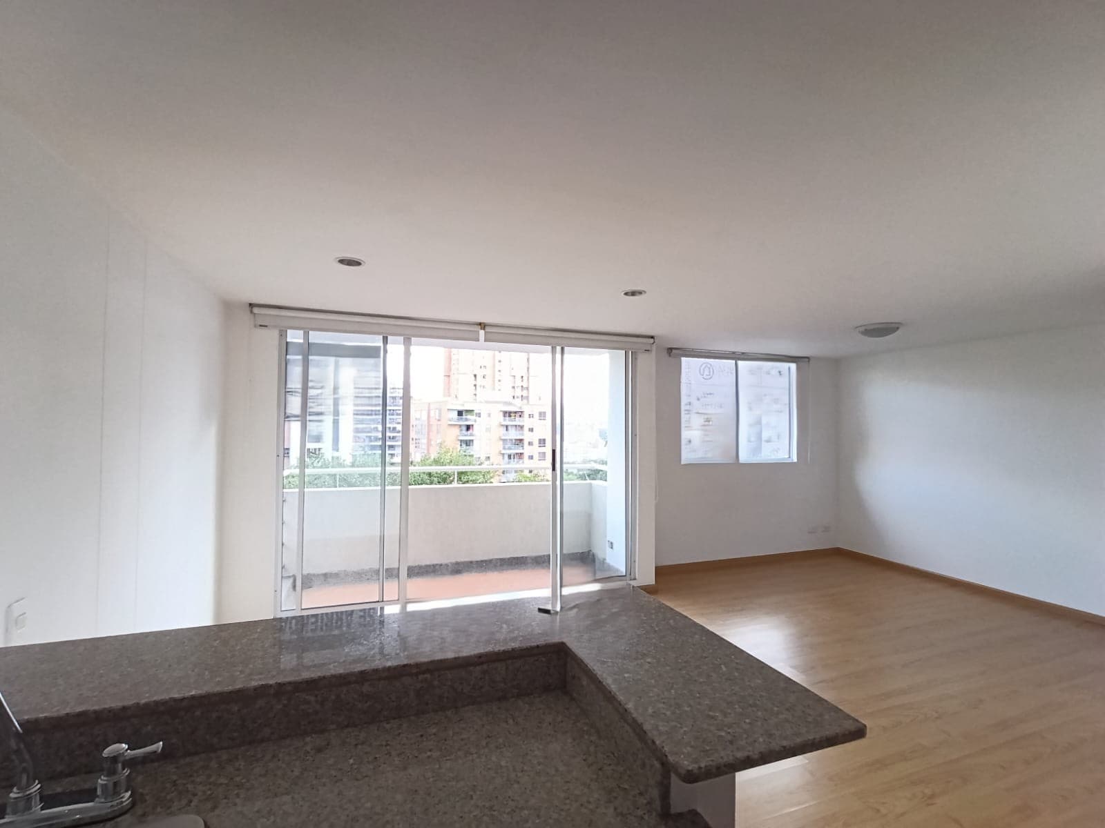 Apartamento en arriendo en Lalinde, El Poblado, Medellín — foto 1 de 10