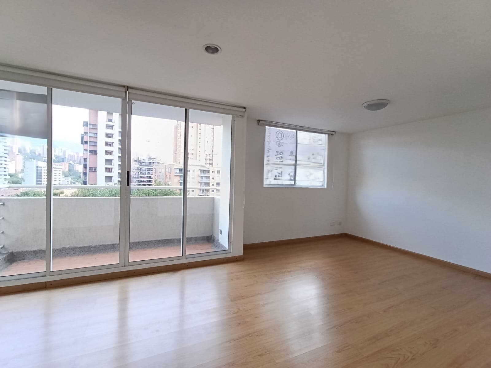 Apartamento en arriendo en Lalinde, El Poblado, Medellín — foto 2 de 10