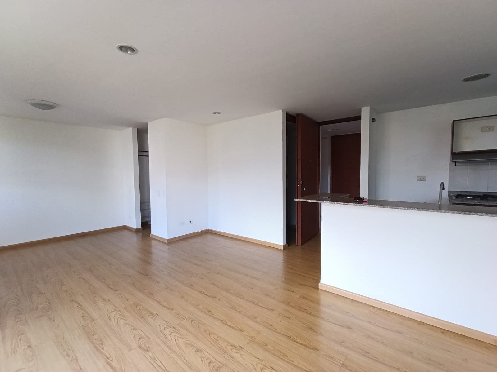 Apartamento en arriendo en Lalinde, El Poblado, Medellín — foto 4 de 10