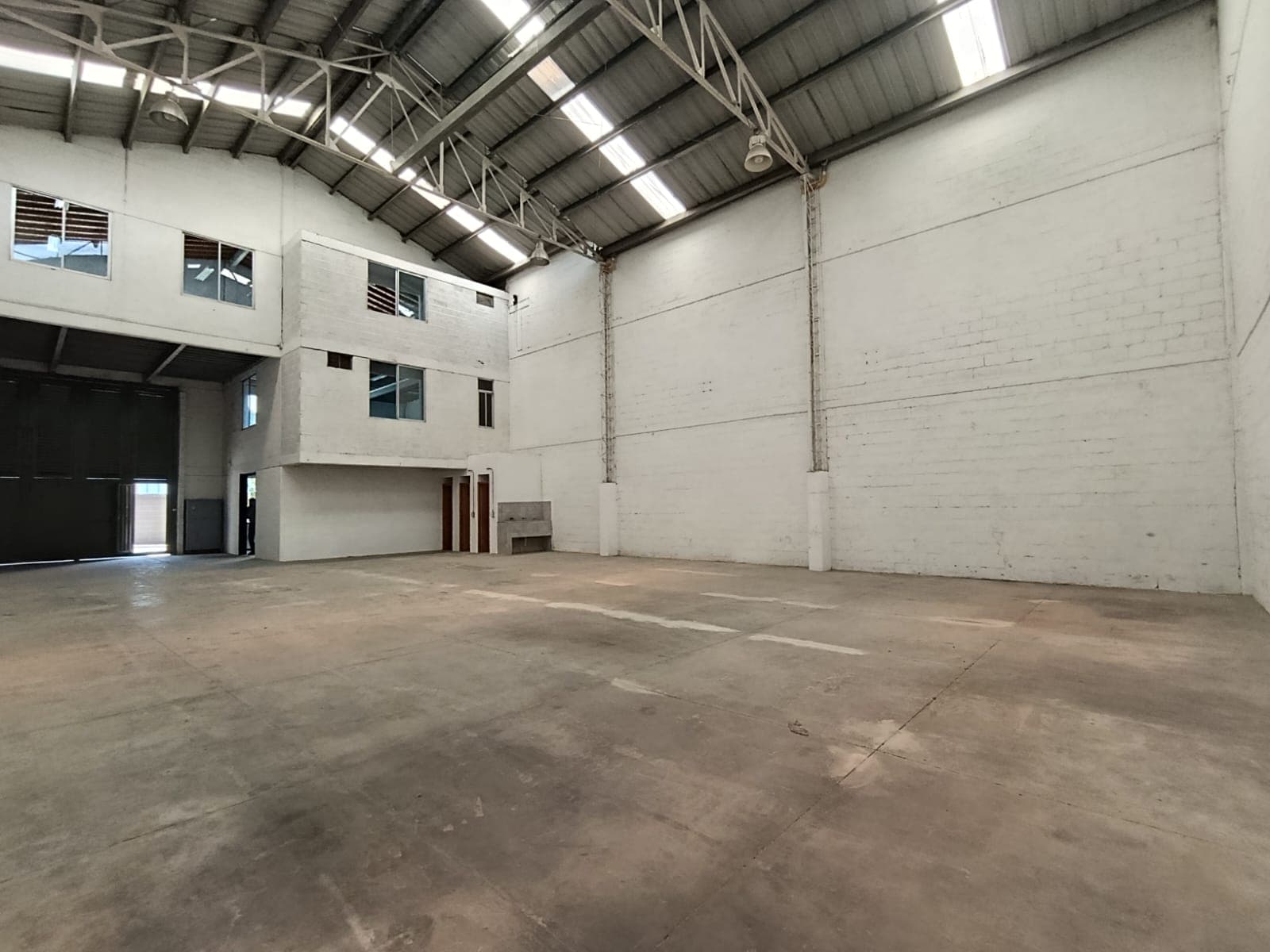 Bodega en arriendo en Sierra Morena, La Estrella — foto 1 de 17
