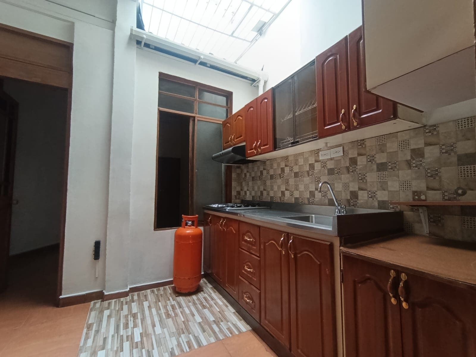 Casa Comercial en arriendo en Buenos Aires, Centro, Medellín — foto 1 de 19