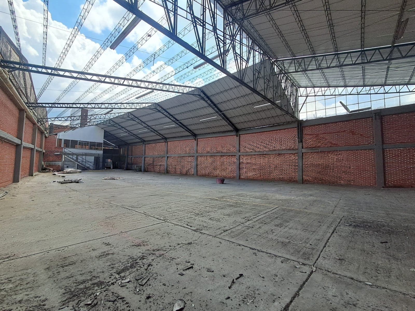 Bodega en arriendo en La Macarena, Dosquebradas — foto 2 de 8