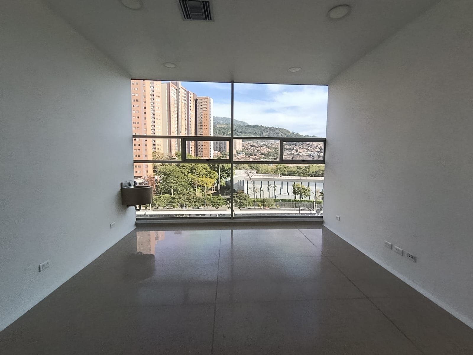 Consultorio en arriendo en Niquia, Bello — foto 2 de 12