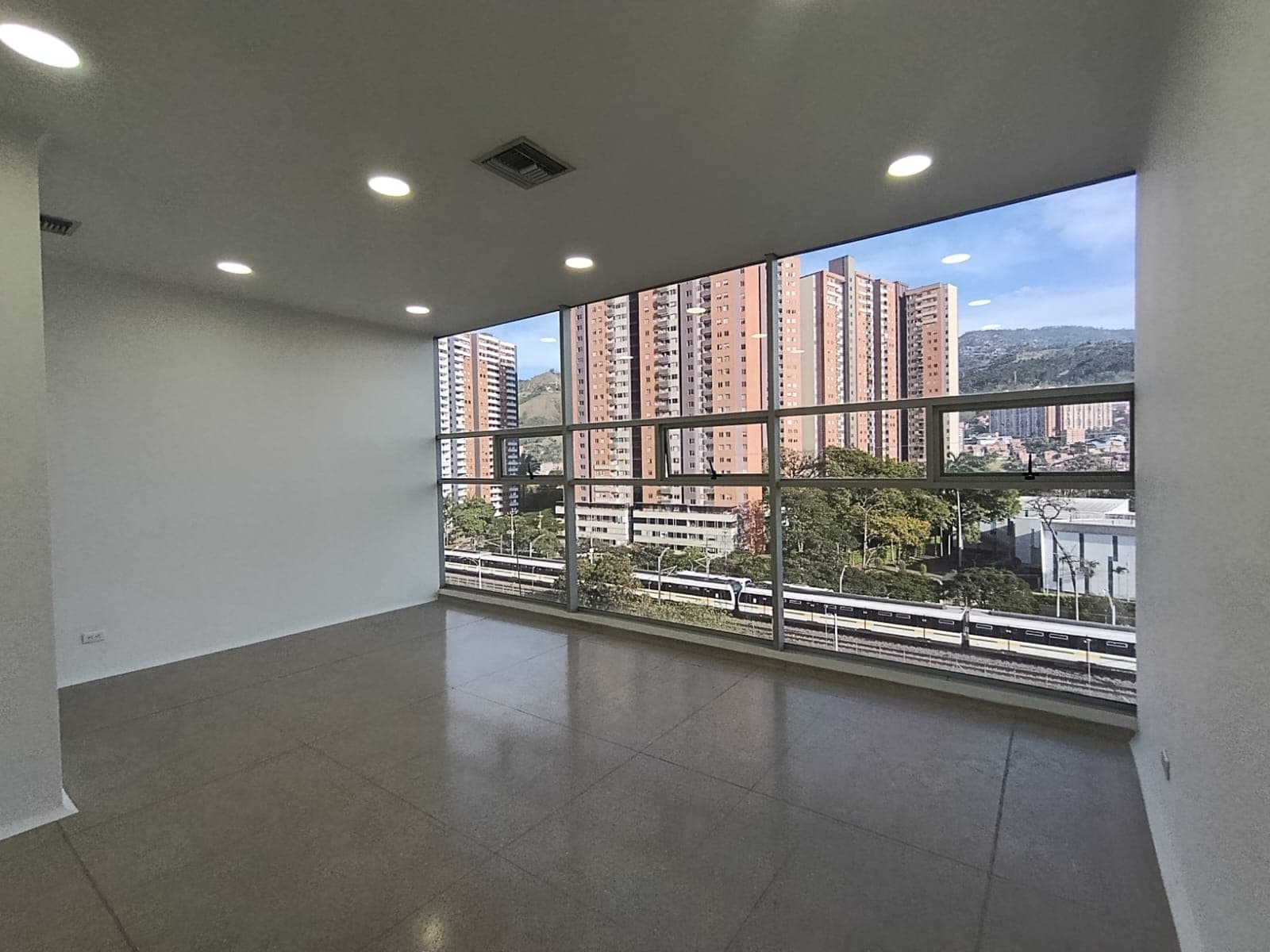 Consultorio en arriendo en Niquia, Bello — foto 1 de 11