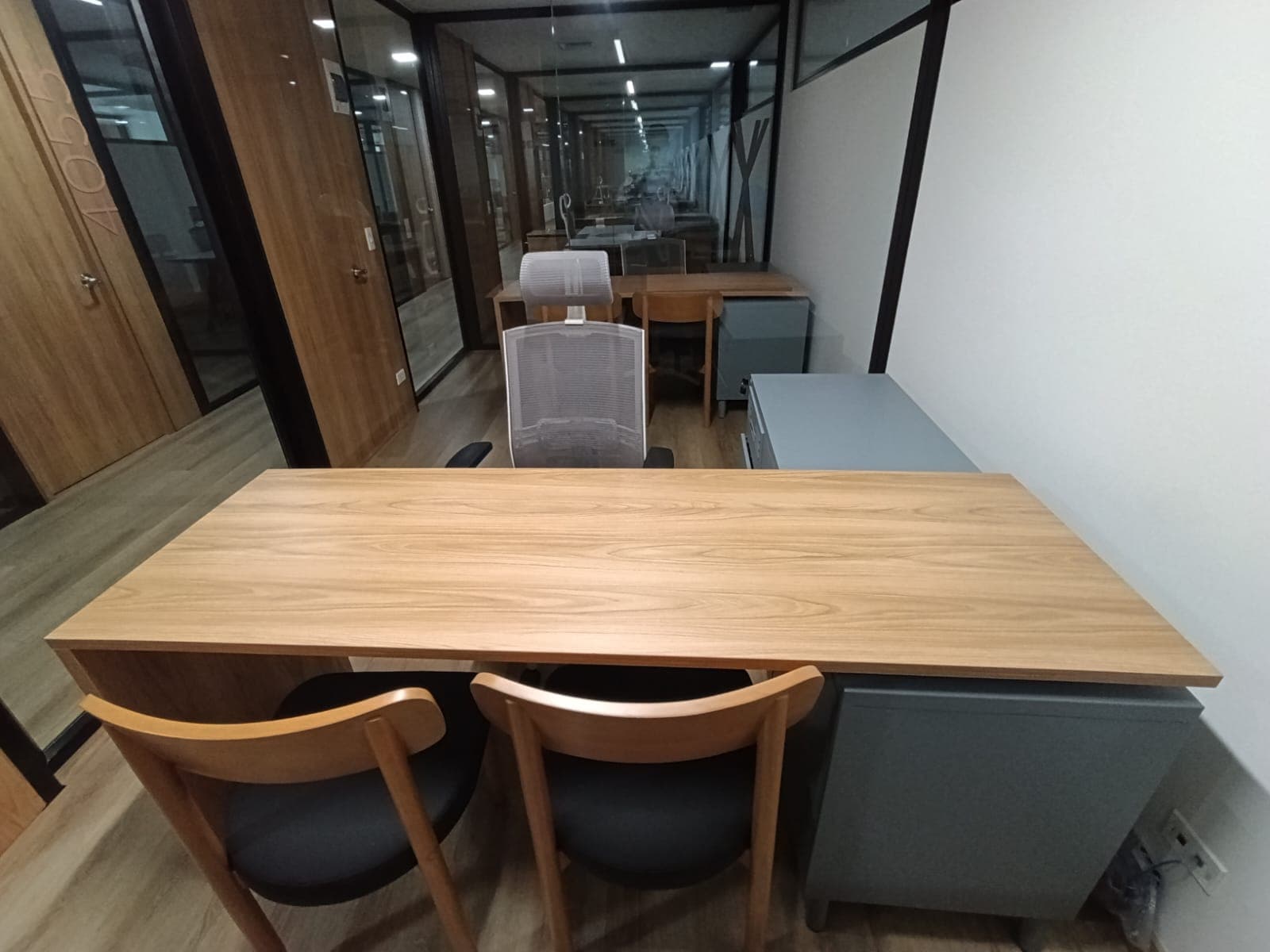 Oficina en arriendo en Los Colores, Laureles, Medellín — foto 1 de 7