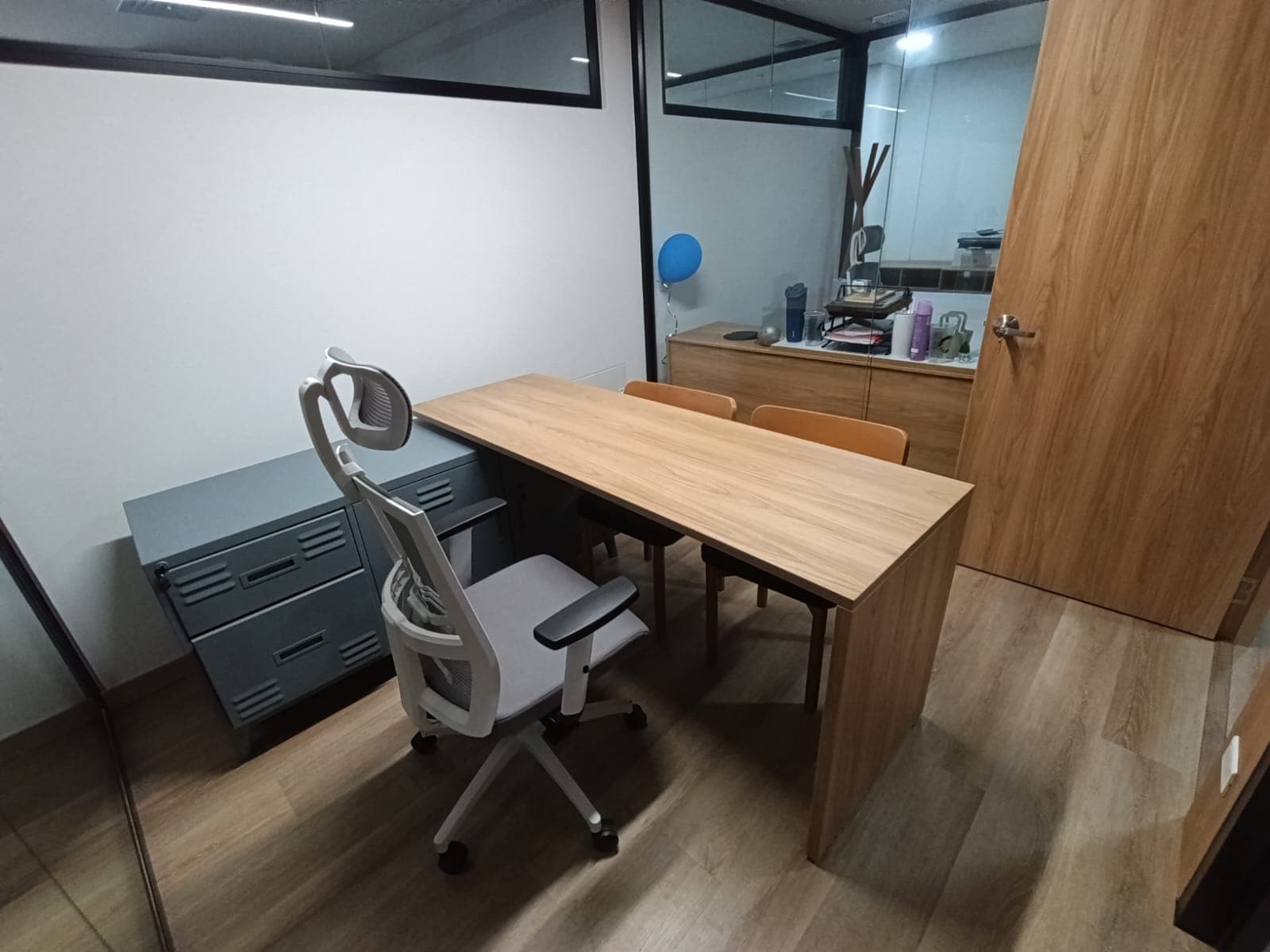 Oficina en arriendo en Los Colores, Laureles, Medellín — foto 3 de 7