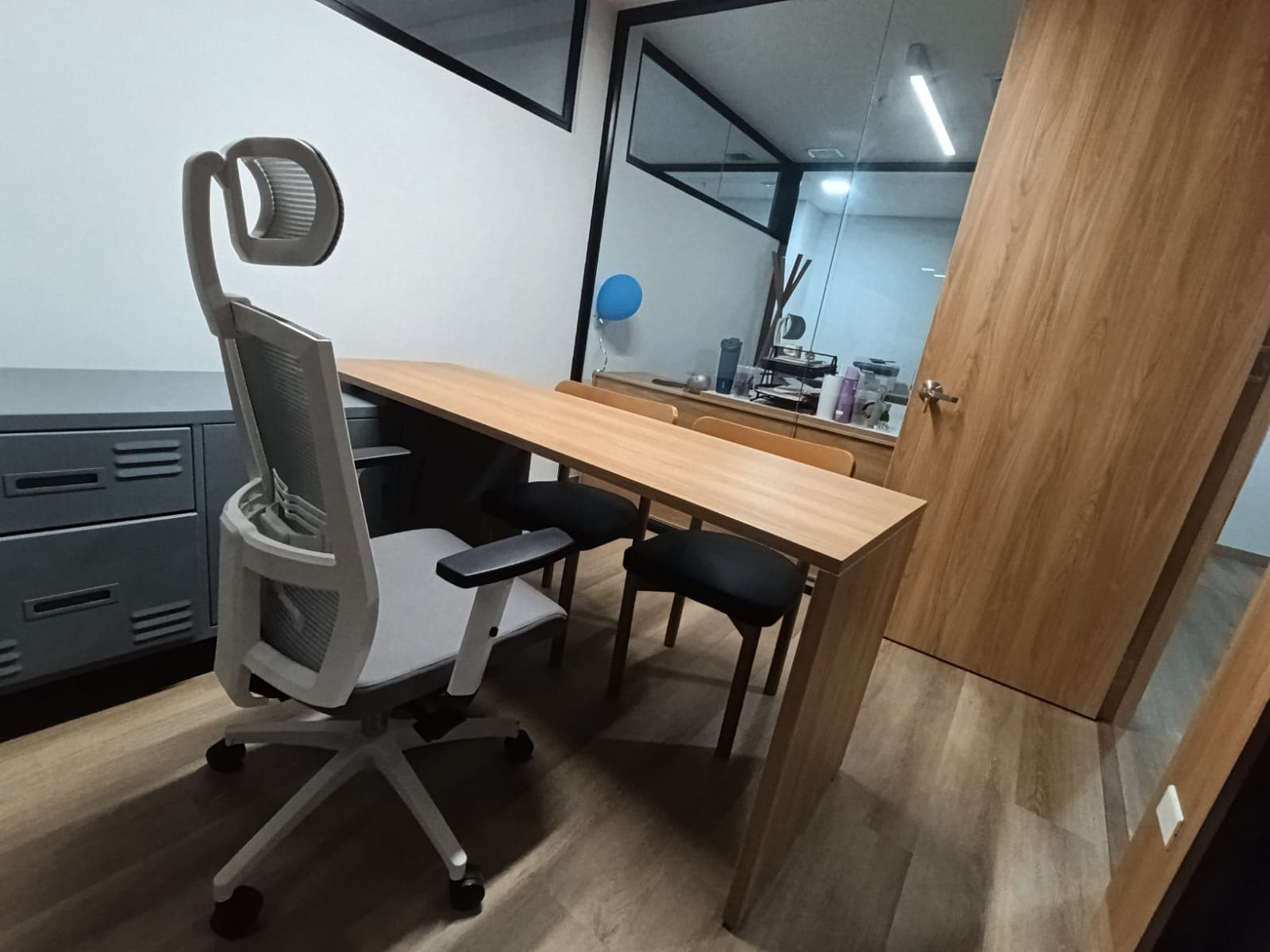 Oficina en arriendo en Los Colores, Laureles, Medellín — foto 4 de 7