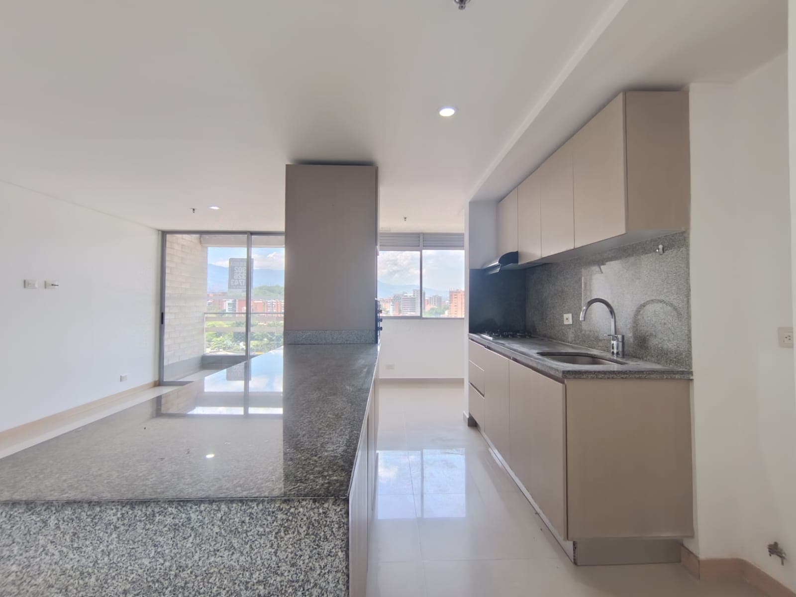 Apartamento en arriendo en Suramericana, Laureles, Medellín — foto 2 de 16