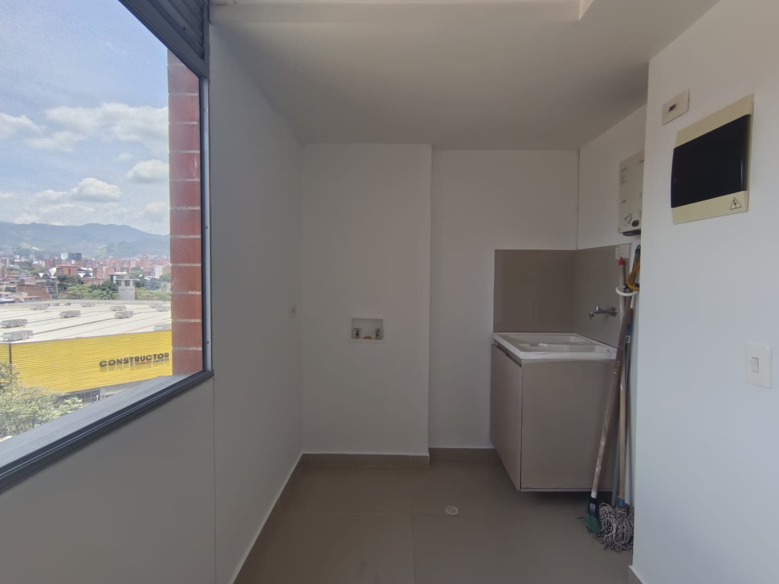 Apartamento en arriendo en Suramericana, Laureles, Medellín — foto 4 de 16