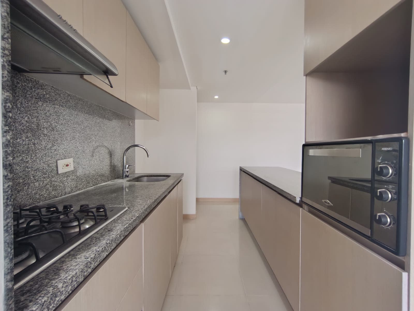 Apartamento en arriendo en Suramericana, Laureles, Medellín — foto 5 de 16