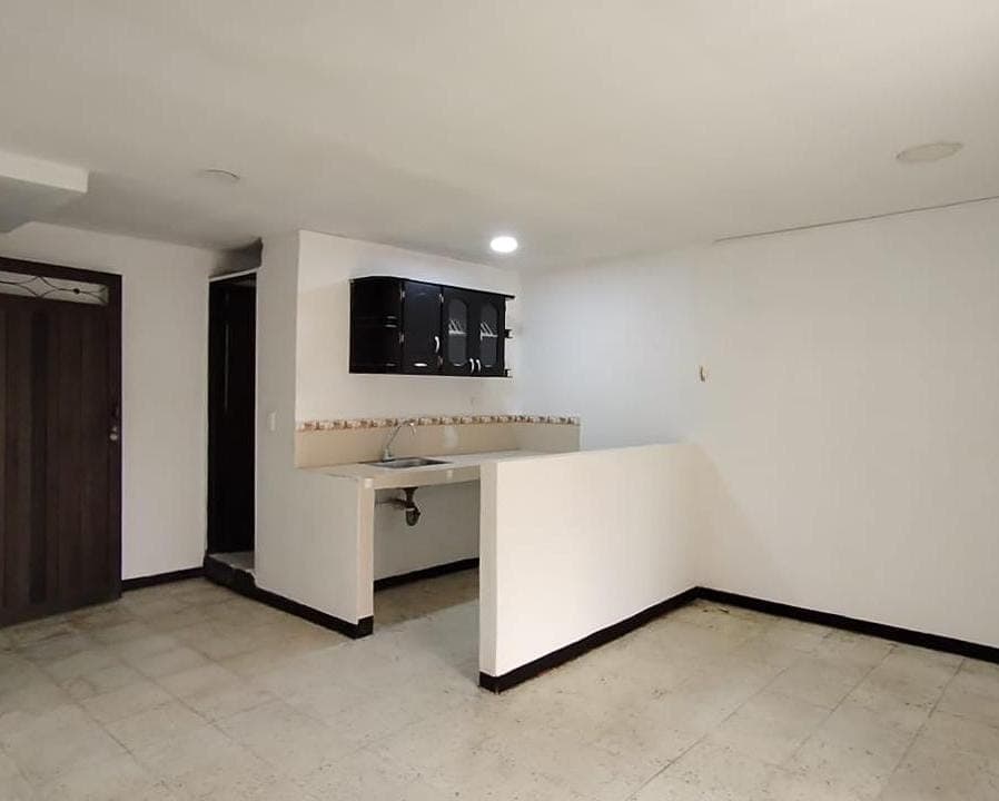 Bodega en arriendo en Barrio Colombia, El Poblado, Medellín — foto 1 de 9