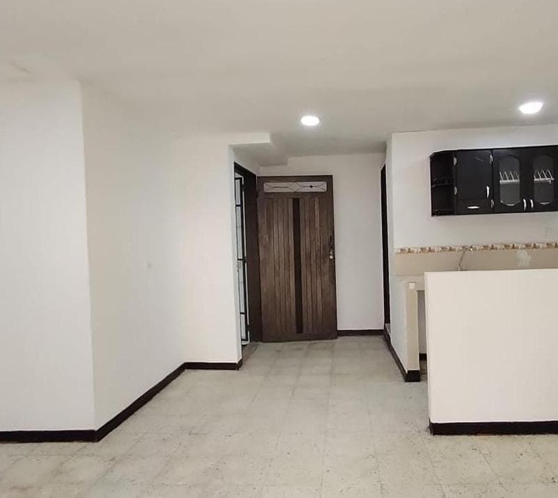 Bodega en arriendo en Barrio Colombia, El Poblado, Medellín — foto 3 de 9