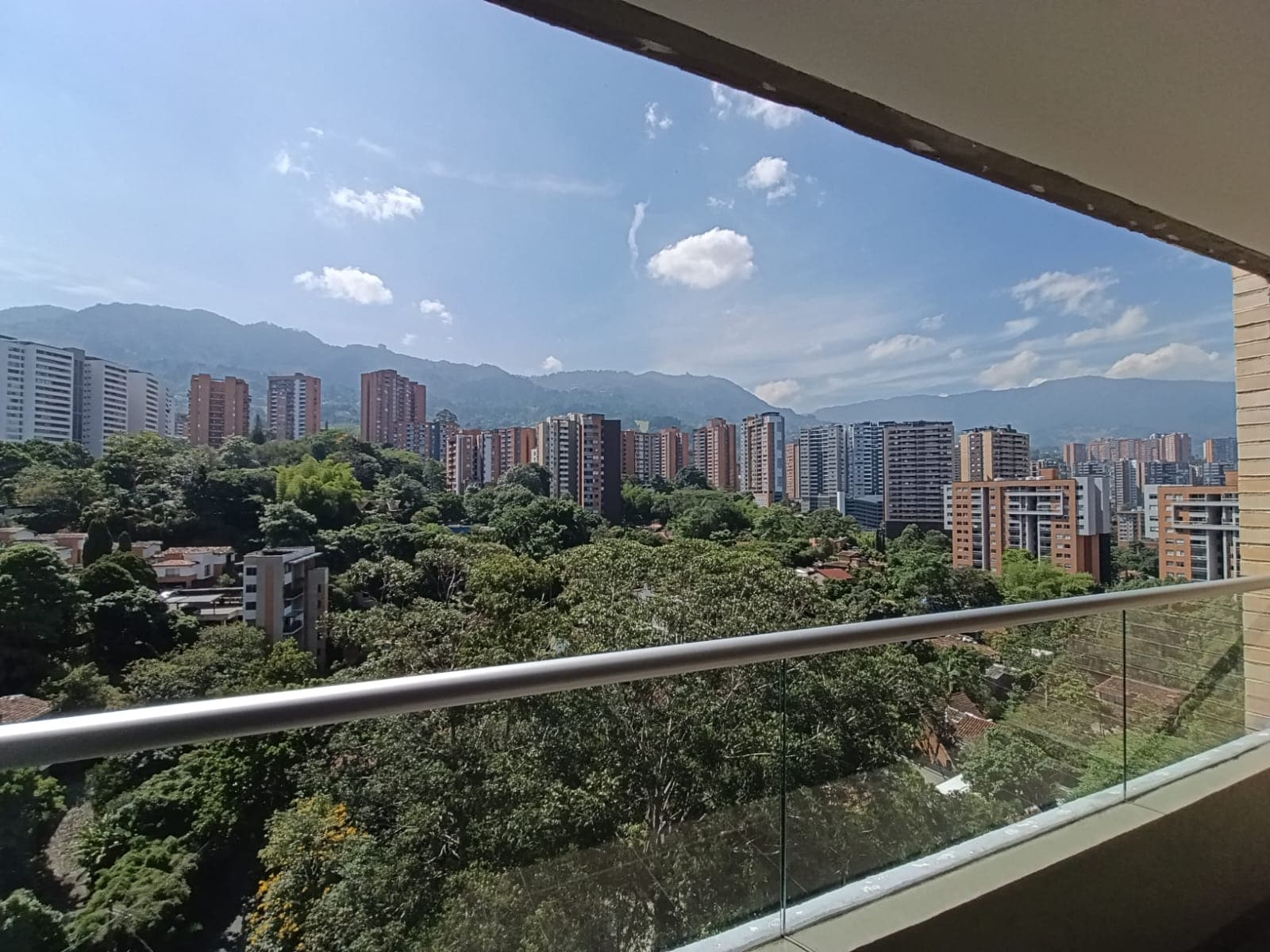 Apartamento en arriendo en Loma Del Esmeraldal, Envigado — foto 1 de 20