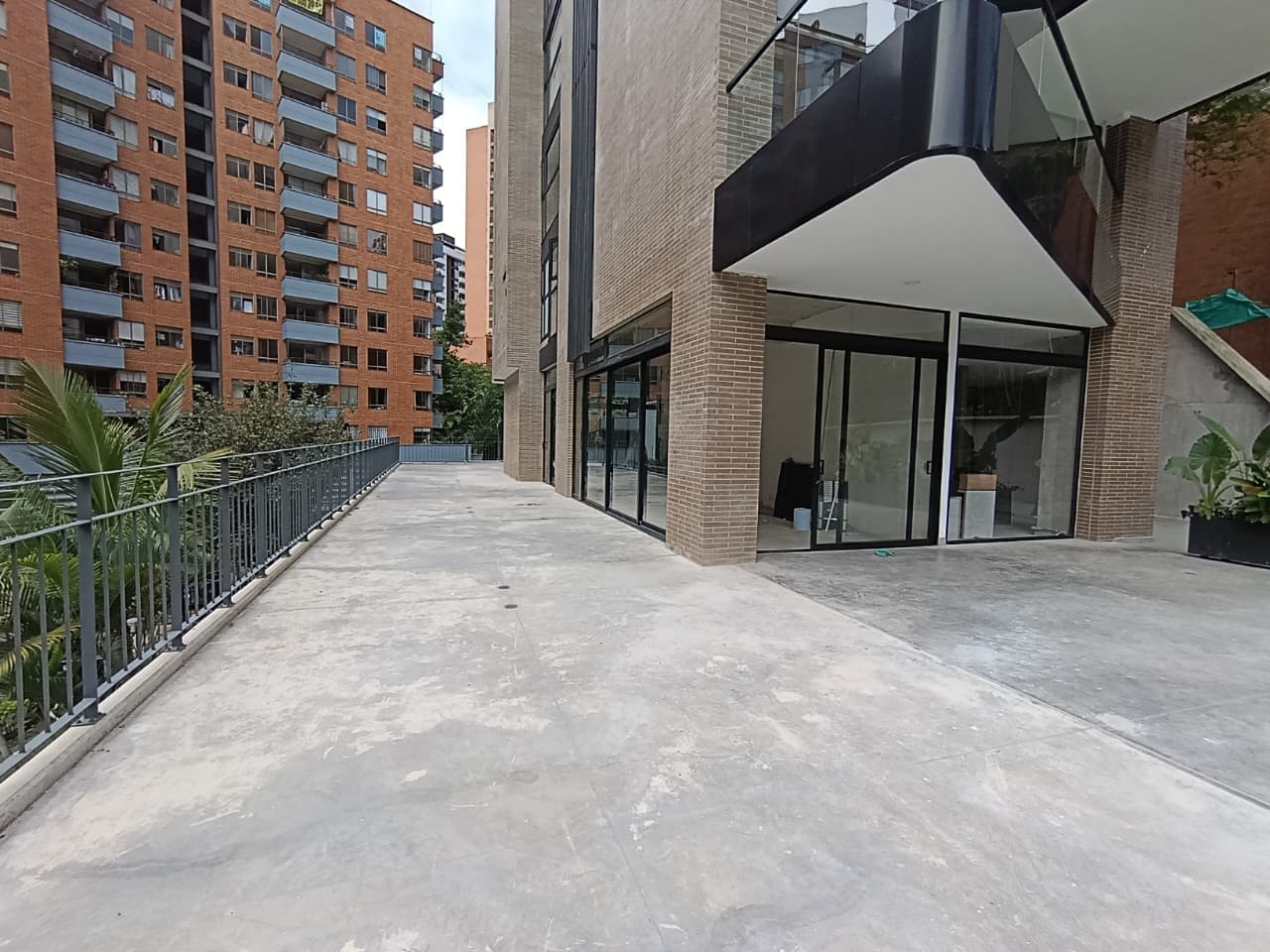 Local en arriendo en Castropol, El Poblado, Medellín — foto 1 de 16