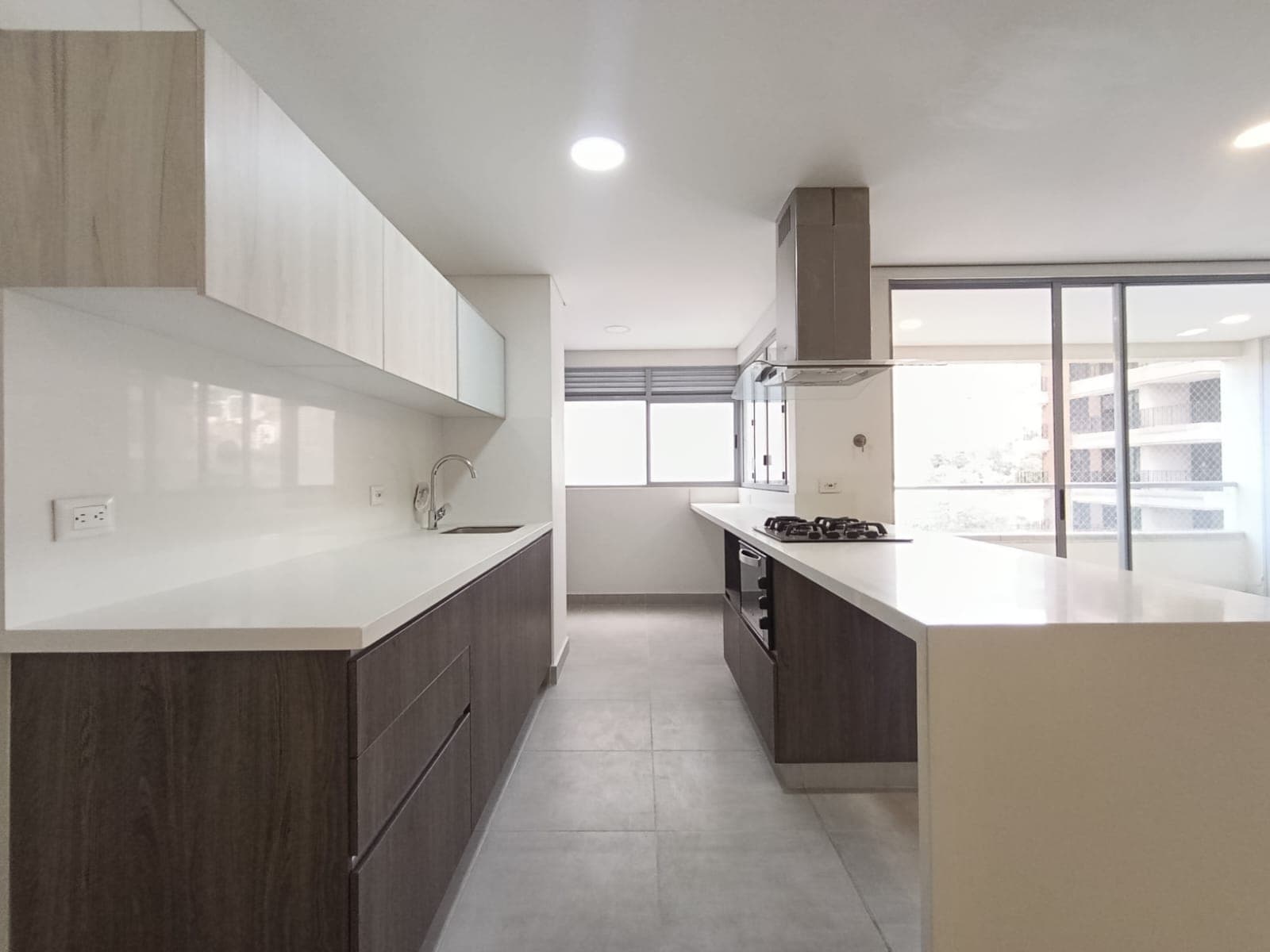 Apartamento en arriendo en Ciudad Del Rio, El Poblado, Medellín — foto 3 de 20