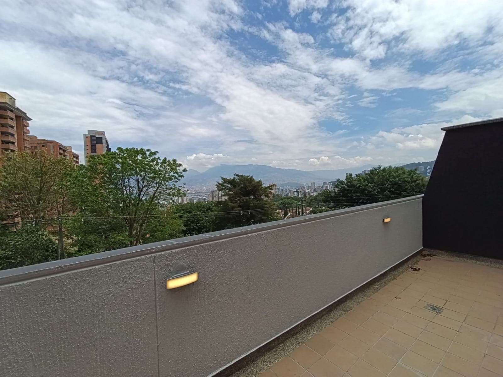 Apartamento en arriendo en Los Balsos, El Poblado, Medellín — foto 1 de 10