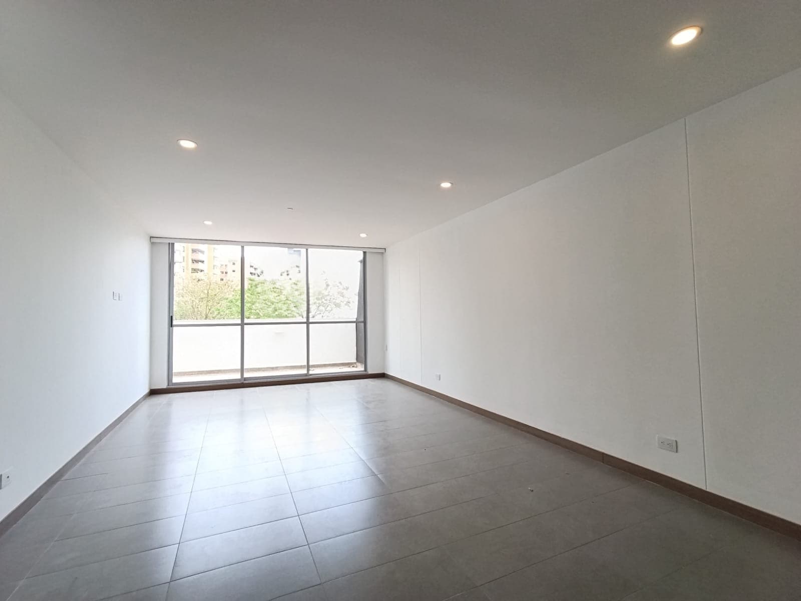 Apartamento en arriendo en Los Balsos, El Poblado, Medellín — foto 2 de 10