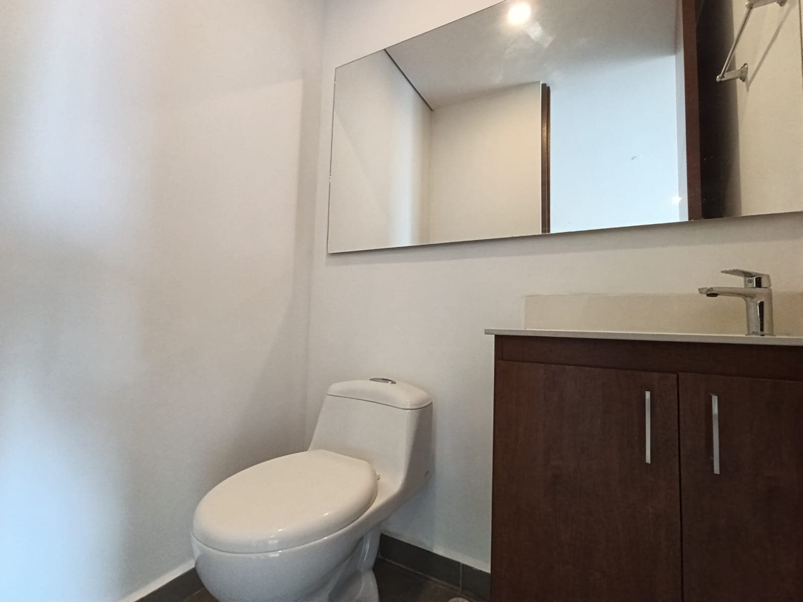 Apartamento en arriendo en Los Balsos, El Poblado, Medellín — foto 4 de 10