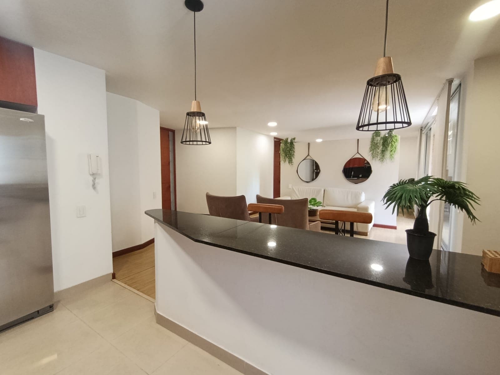 Apartamento en arriendo en Lalinde, El Poblado, Medellín — foto 1 de 19