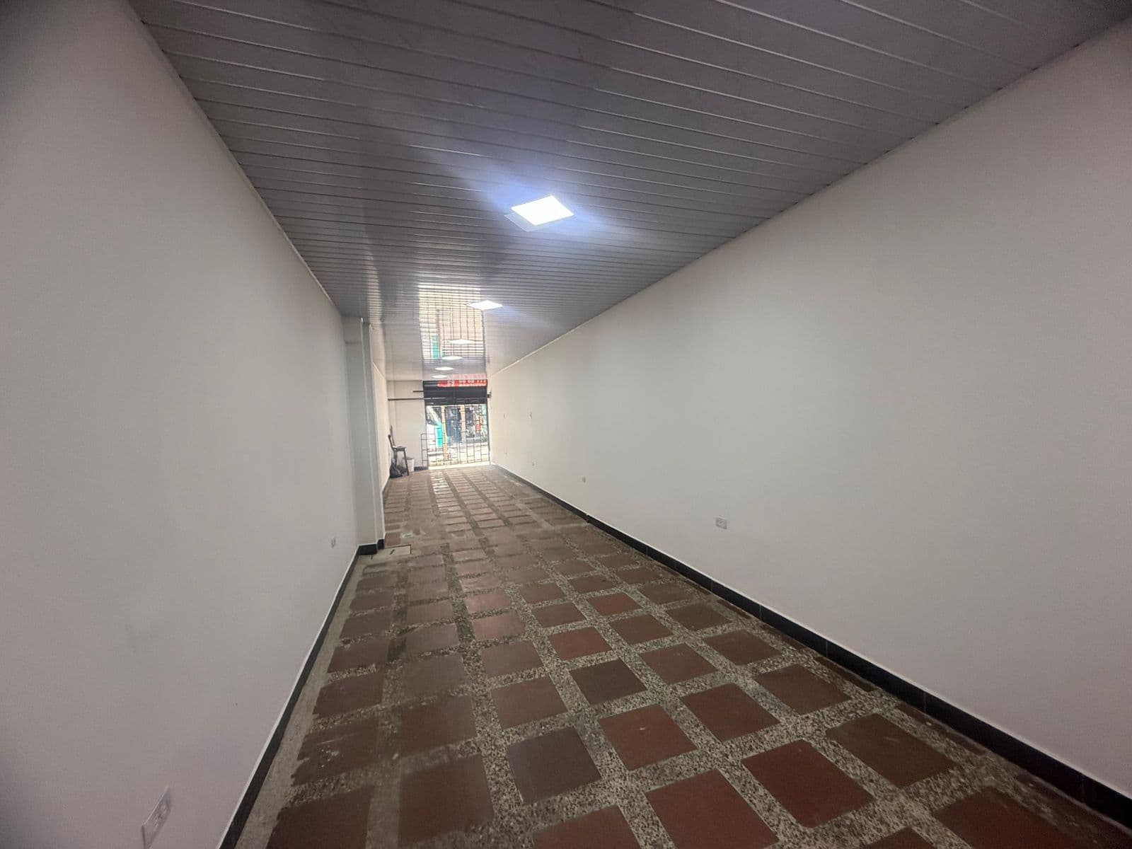 Local en arriendo en Bombona, Centro, Medellín — foto 1 de 13