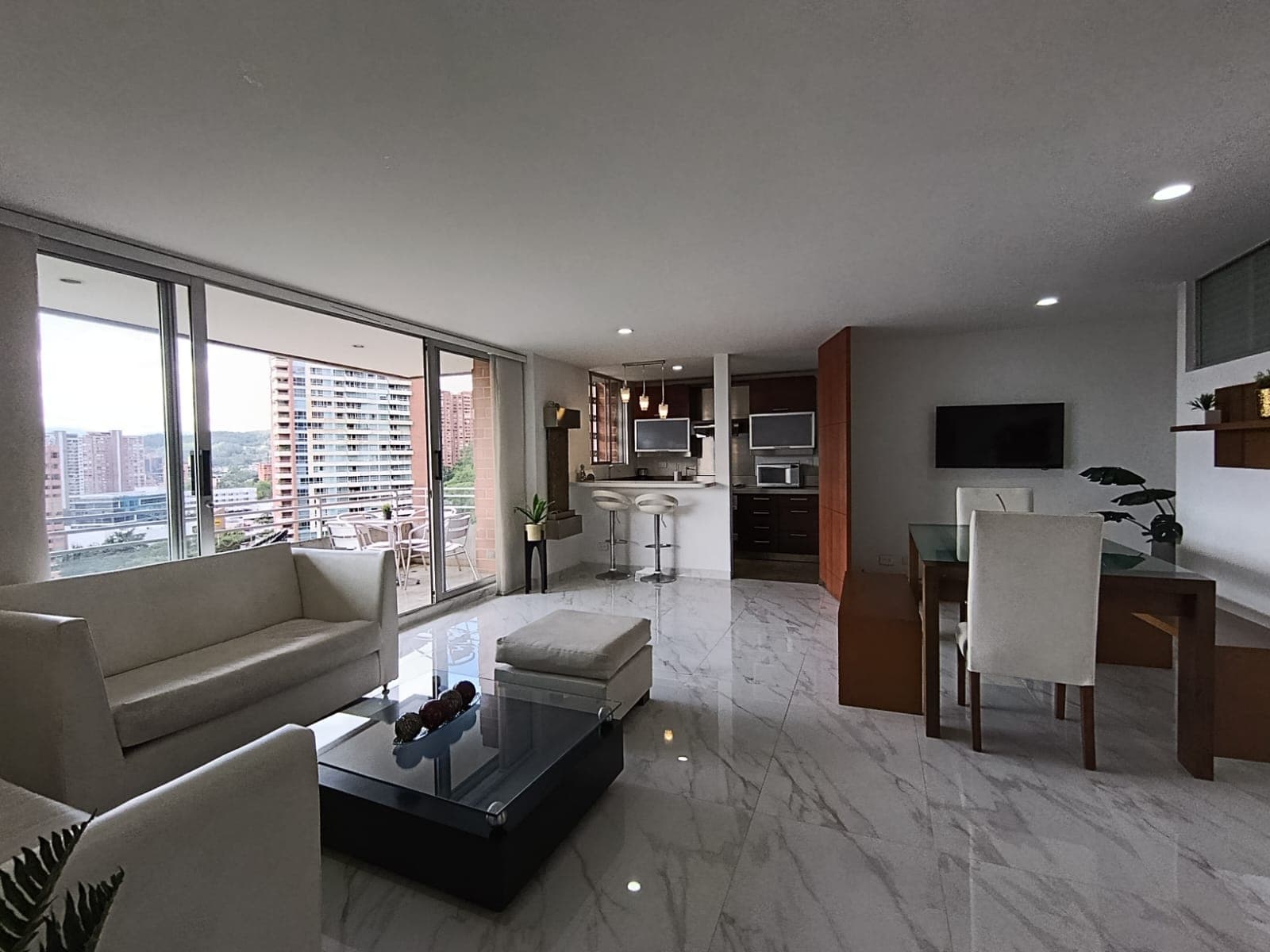 Apartamento en arriendo en El Tesoro, El Poblado, Medellín — foto 1 de 15