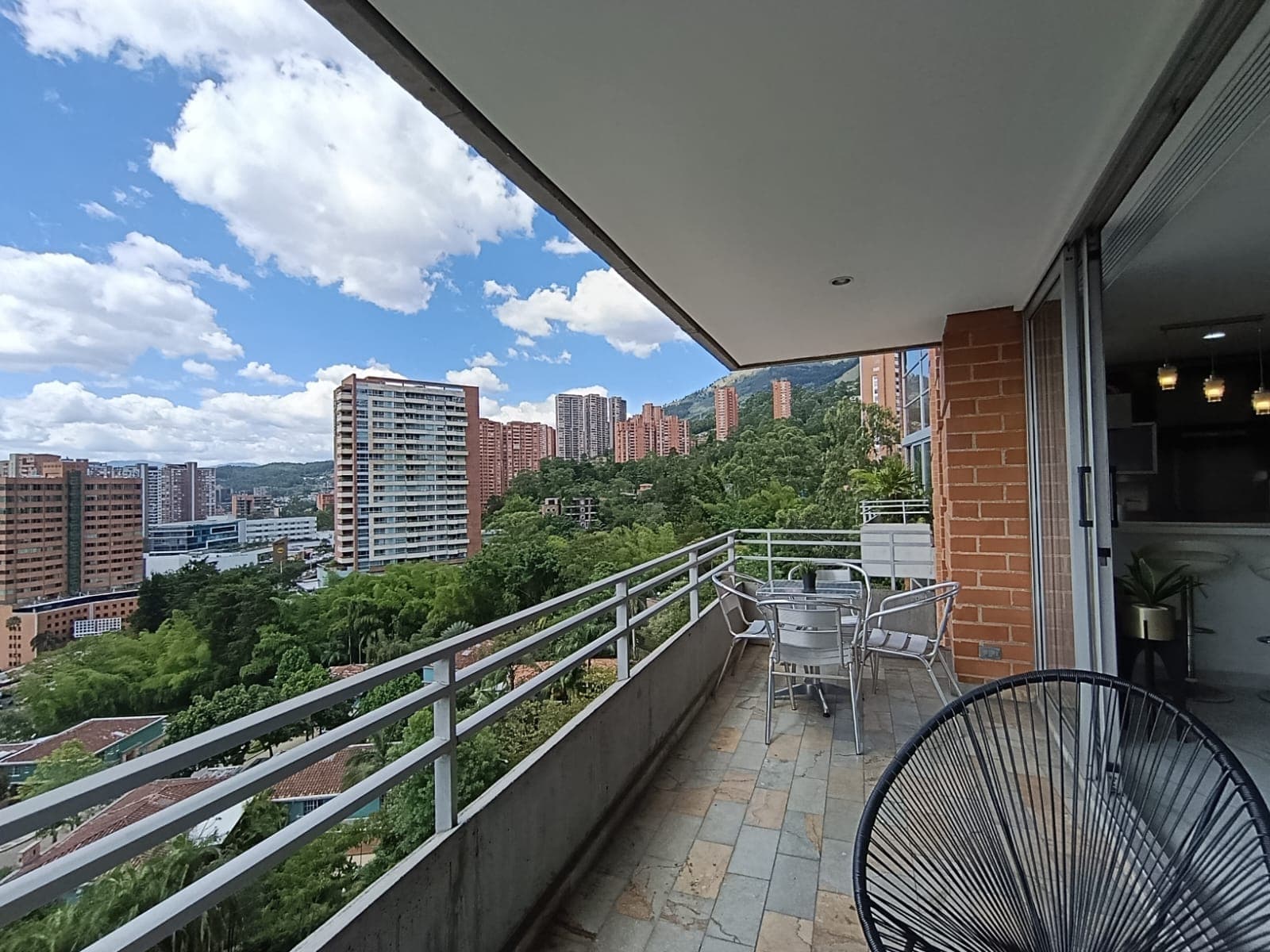 Apartamento en arriendo en El Tesoro, El Poblado, Medellín — foto 2 de 15