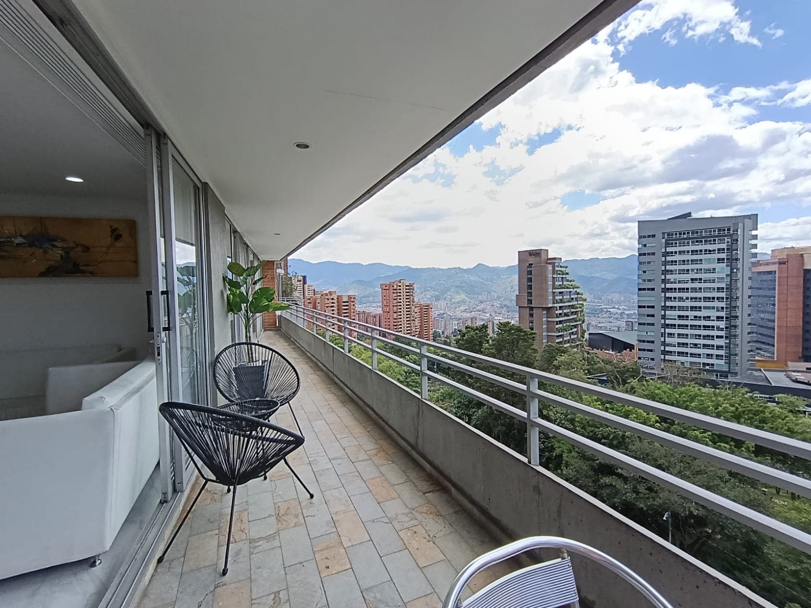 Apartamento en arriendo en El Tesoro, El Poblado, Medellín — foto 3 de 15