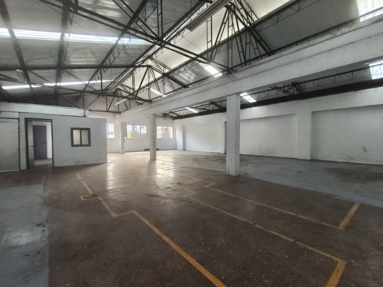 Bodega en arriendo en Barrio Colombia, El Poblado, Medellín — foto 2 de 15
