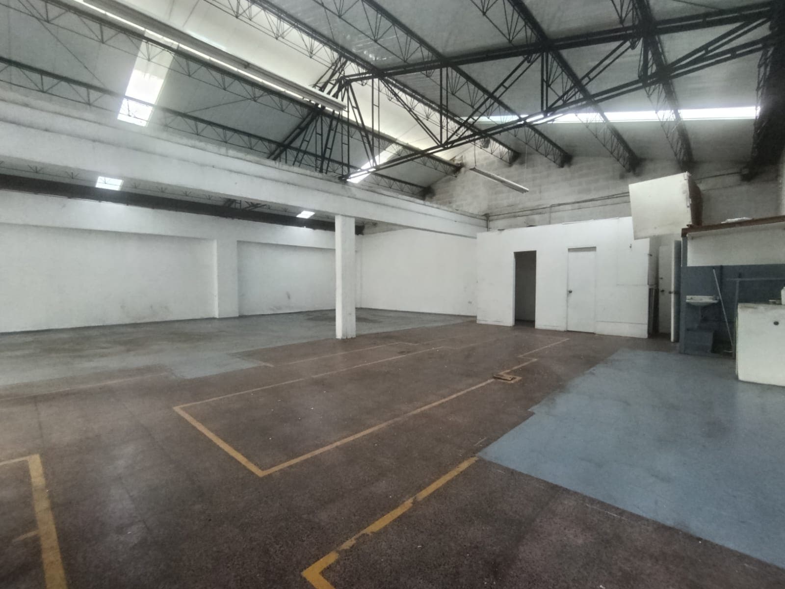 Bodega en arriendo en Barrio Colombia, El Poblado, Medellín — foto 3 de 15
