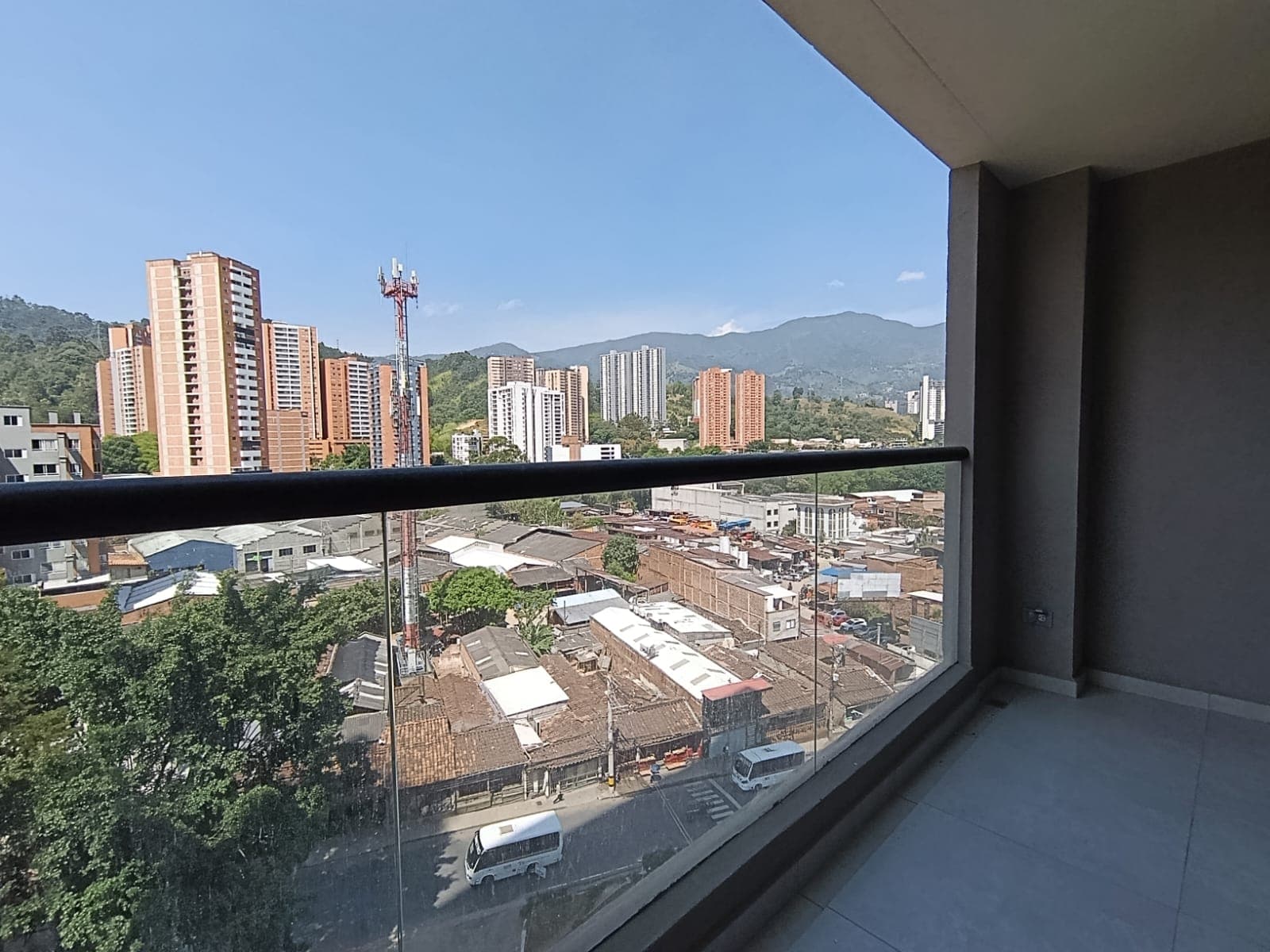 Apartamento en arriendo en Prados de Sabaneta — foto 3 de 12
