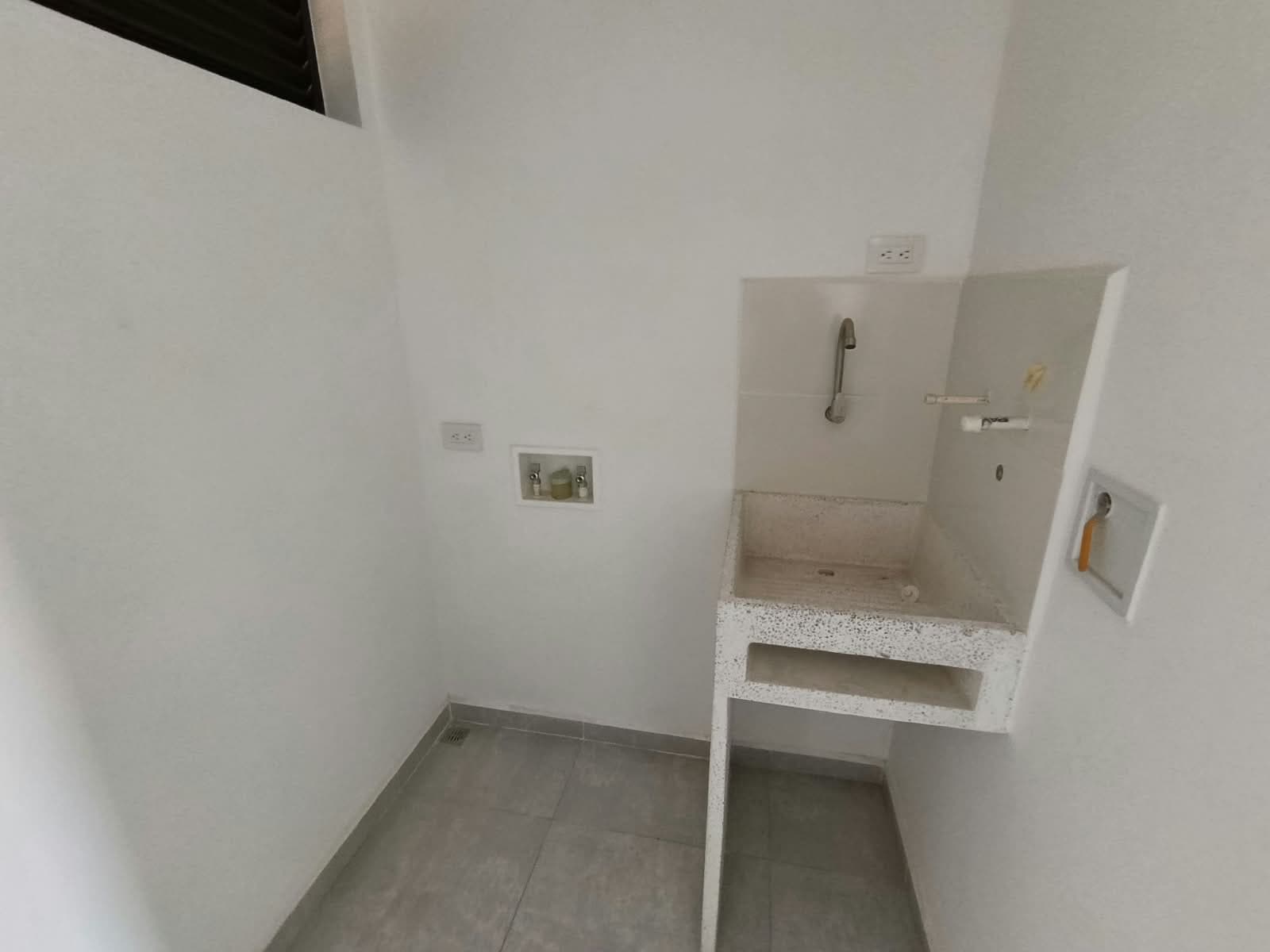 Apartamento en arriendo en Prados de Sabaneta — foto 2 de 19