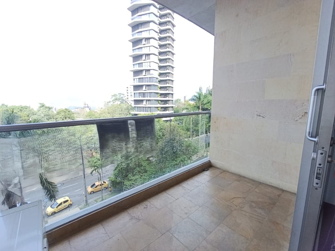 Oficina en arriendo en Las Lomas, El Poblado, Medellín — foto 1 de 11