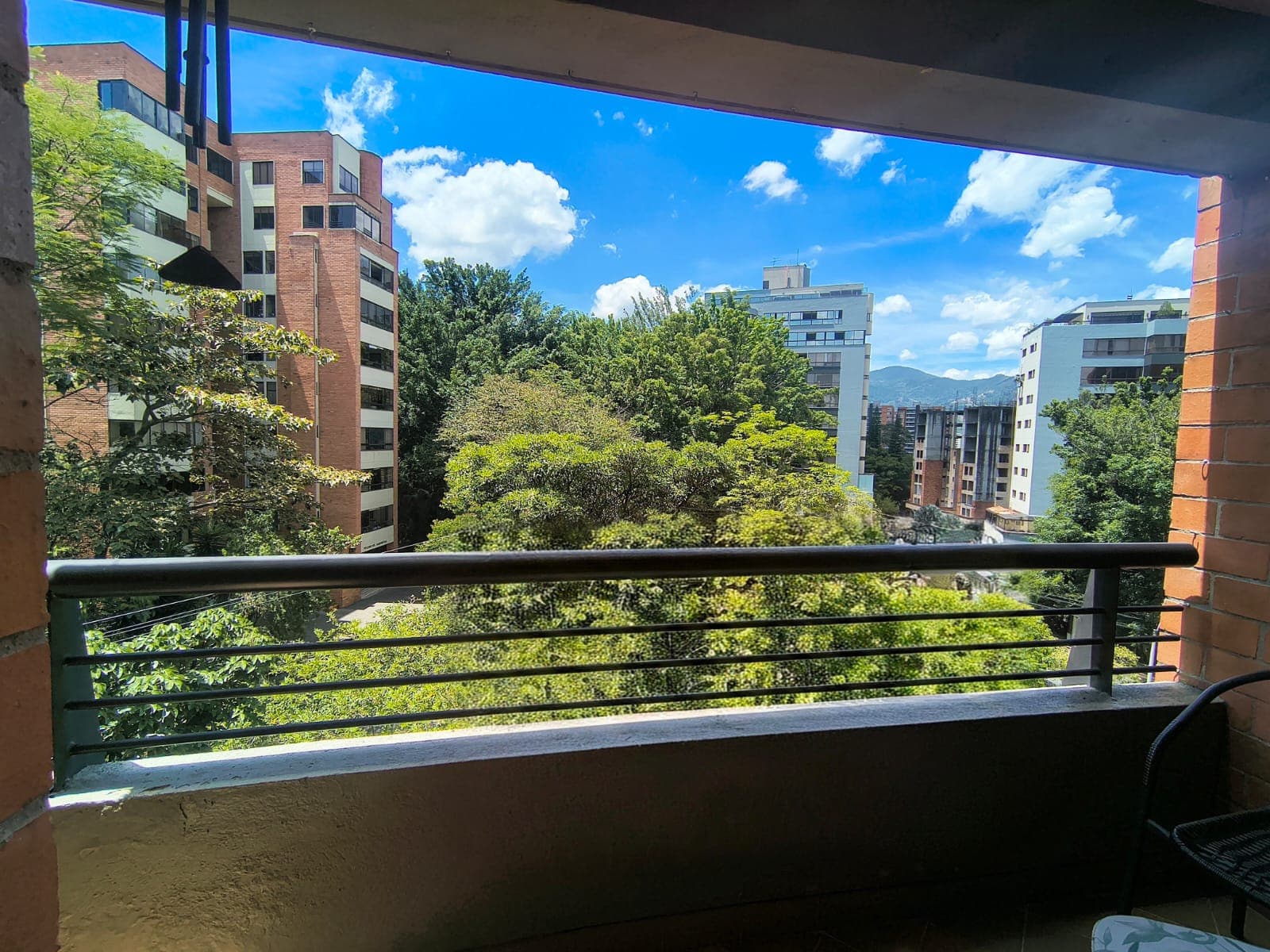 Apartamento en arriendo en El Campestre La Frontera, El Poblado, Medellín — foto 2 de 12