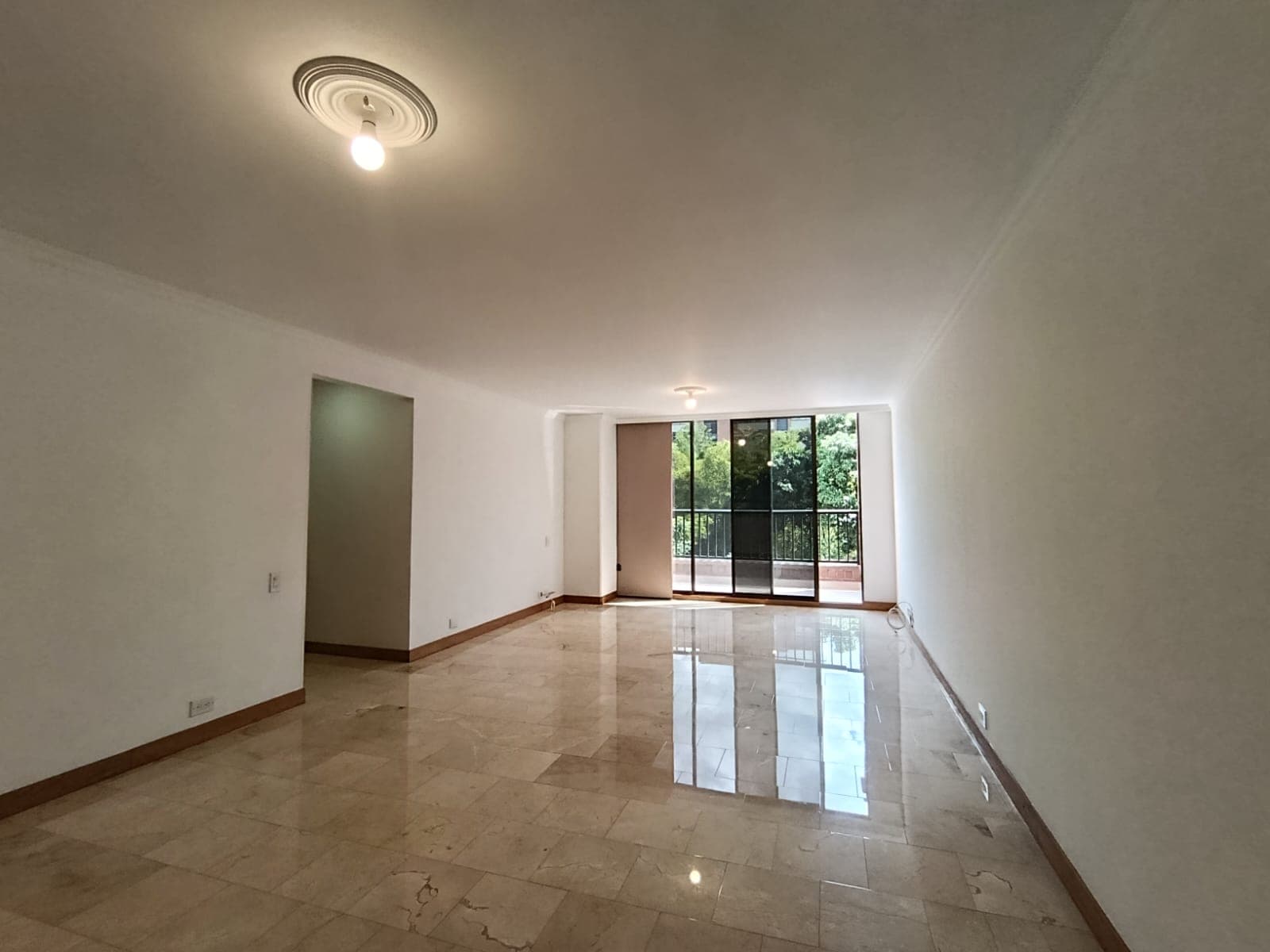 Apartamento en arriendo en Los Balsos, El Poblado, Medellín — foto 2 de 16