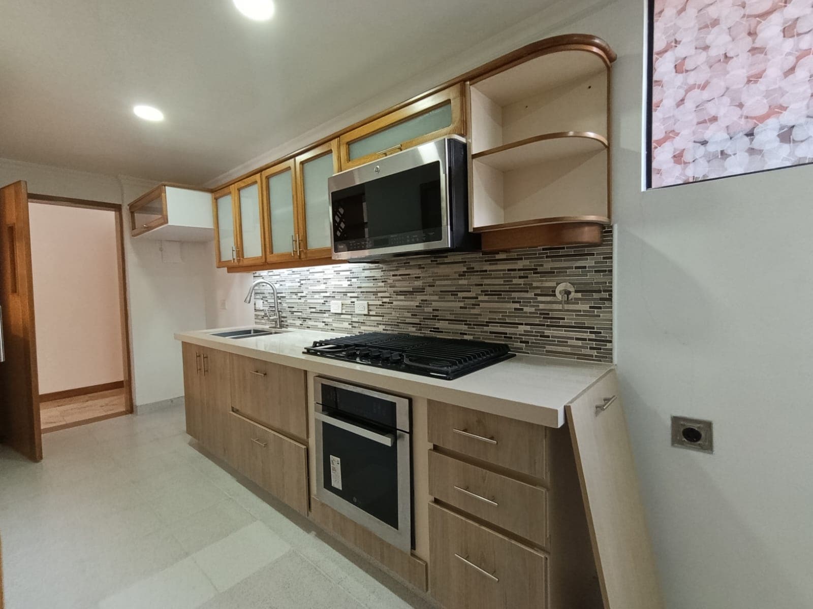 Apartamento en arriendo en Los Balsos, El Poblado, Medellín — foto 3 de 16