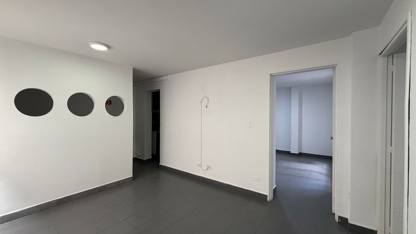 Oficina en arriendo en Conquistadores, Laureles, Medellín — foto 1 de 11
