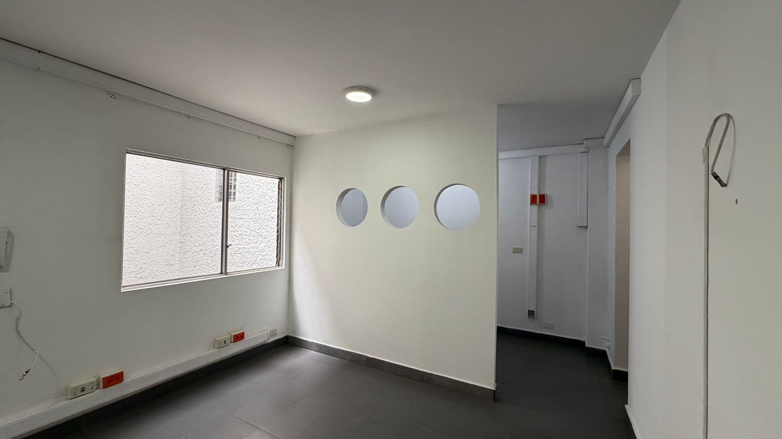Oficina en arriendo en Conquistadores, Laureles, Medellín — foto 2 de 11