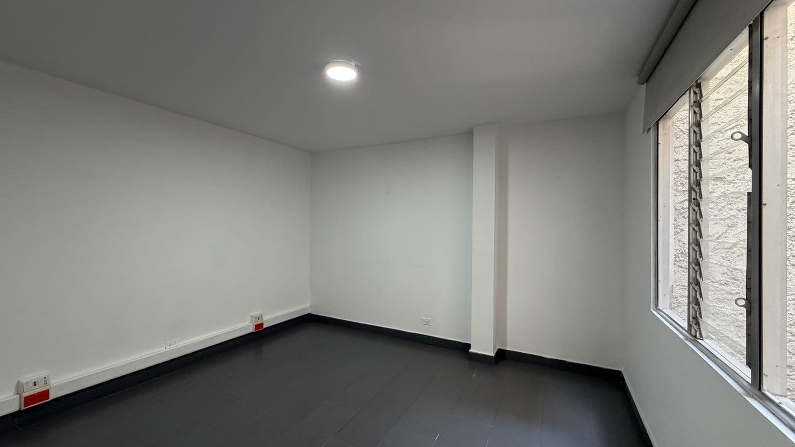 Oficina en arriendo en Conquistadores, Laureles, Medellín — foto 4 de 11