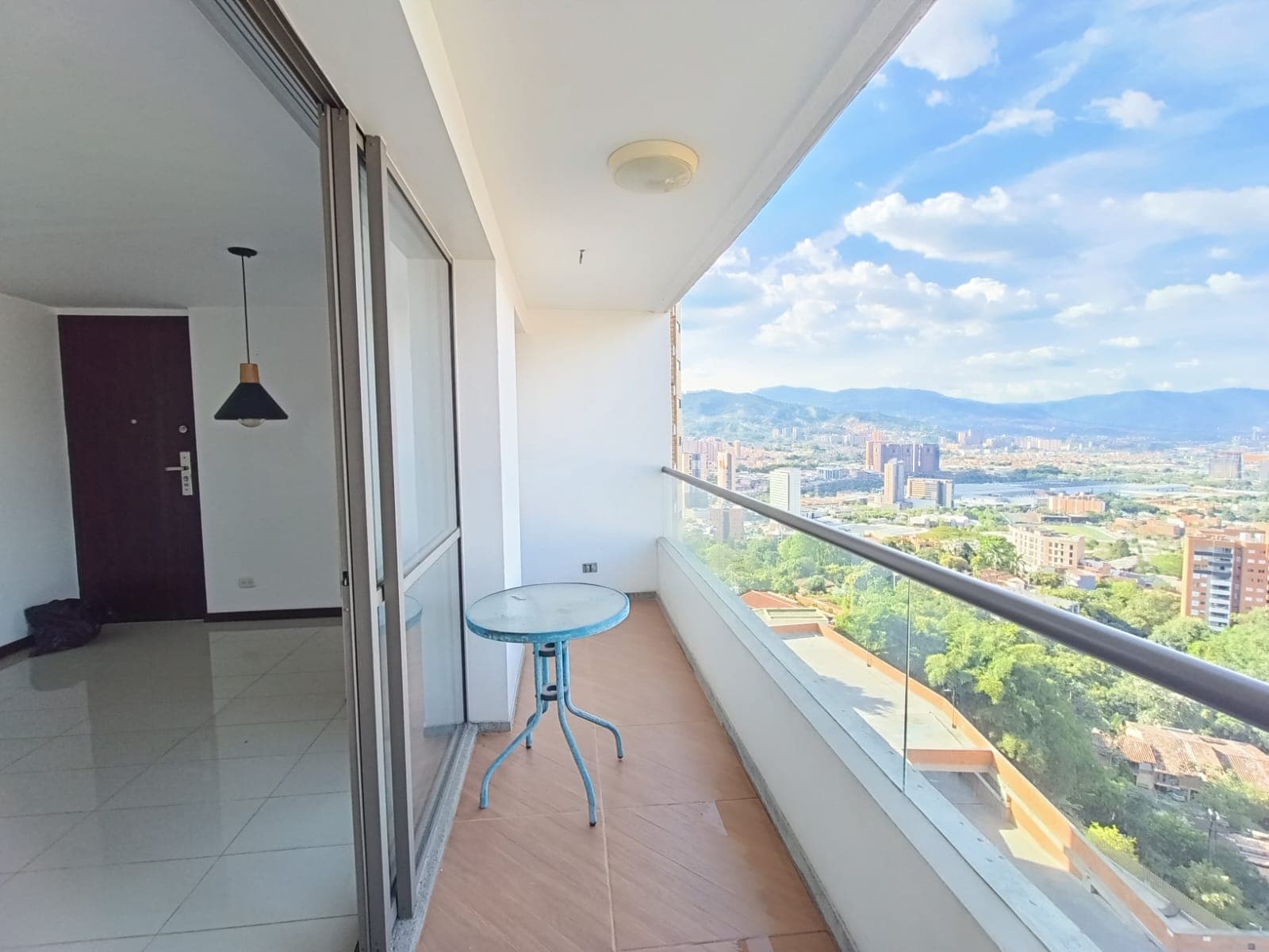 Apartamento en arriendo en Loma del Barro, Envigado — foto 1 de 19