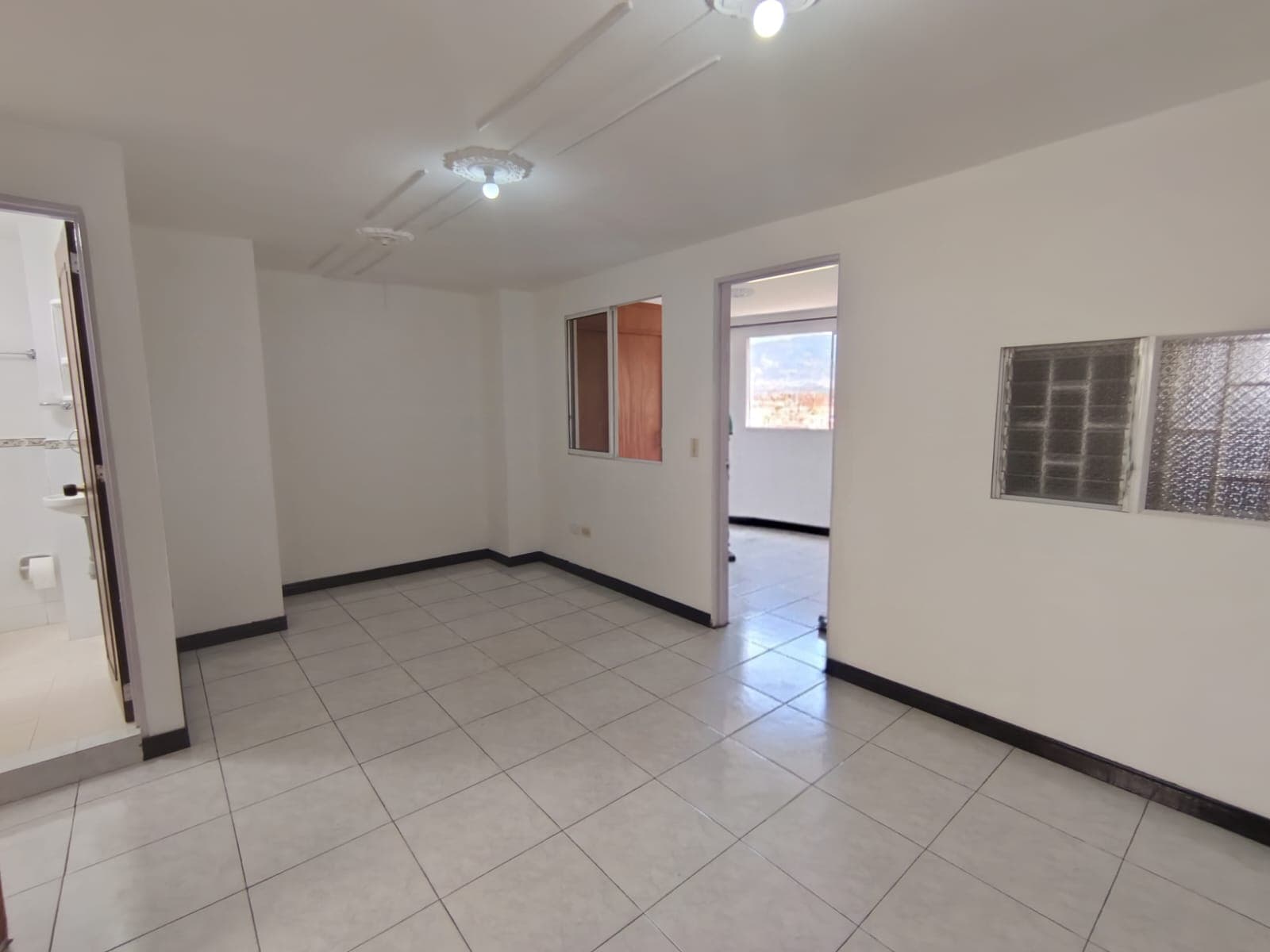 Apartamento en arriendo en Santa Lucía, La America, Medellín — foto 4 de 15