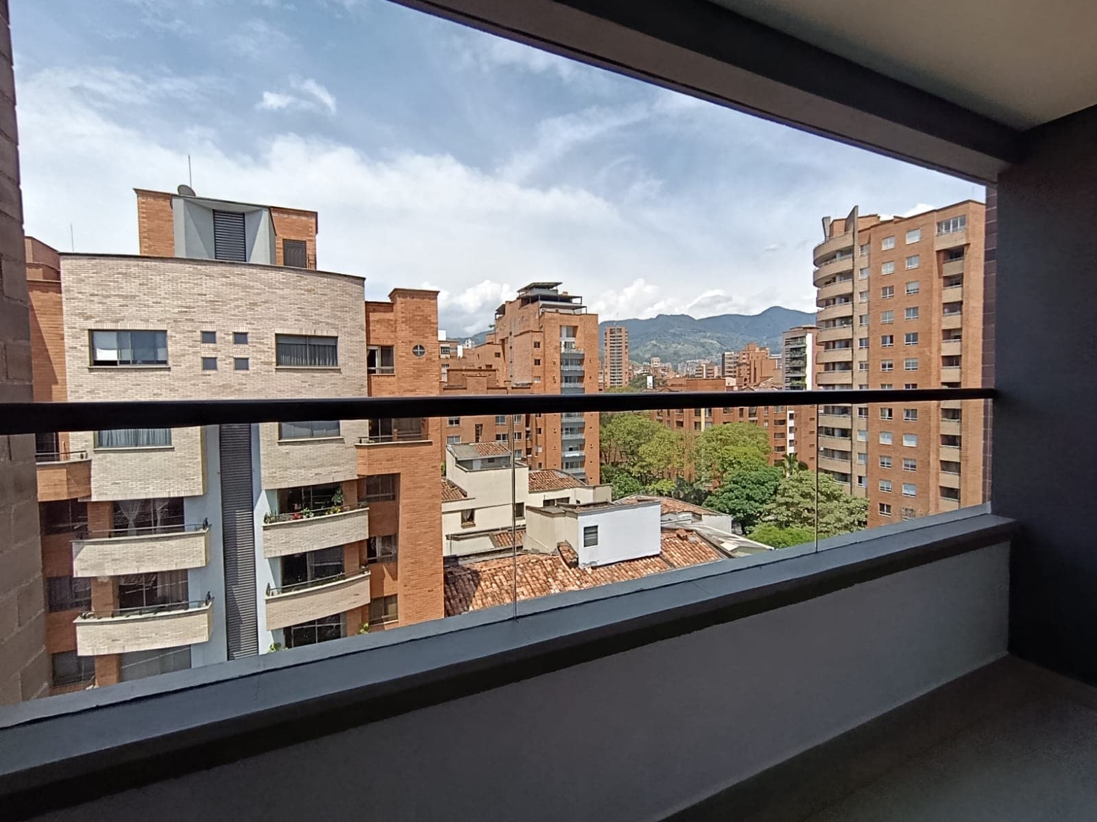 Apartamento en arriendo en Laureles, Medellín — foto 1 de 13