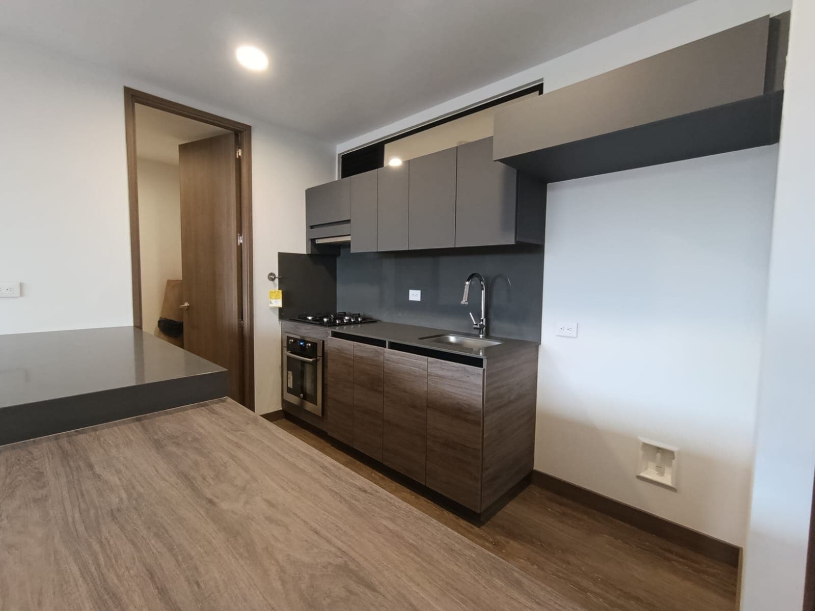 Apartamento en arriendo en Los Balsos, El Poblado, Medellín — foto 4 de 15
