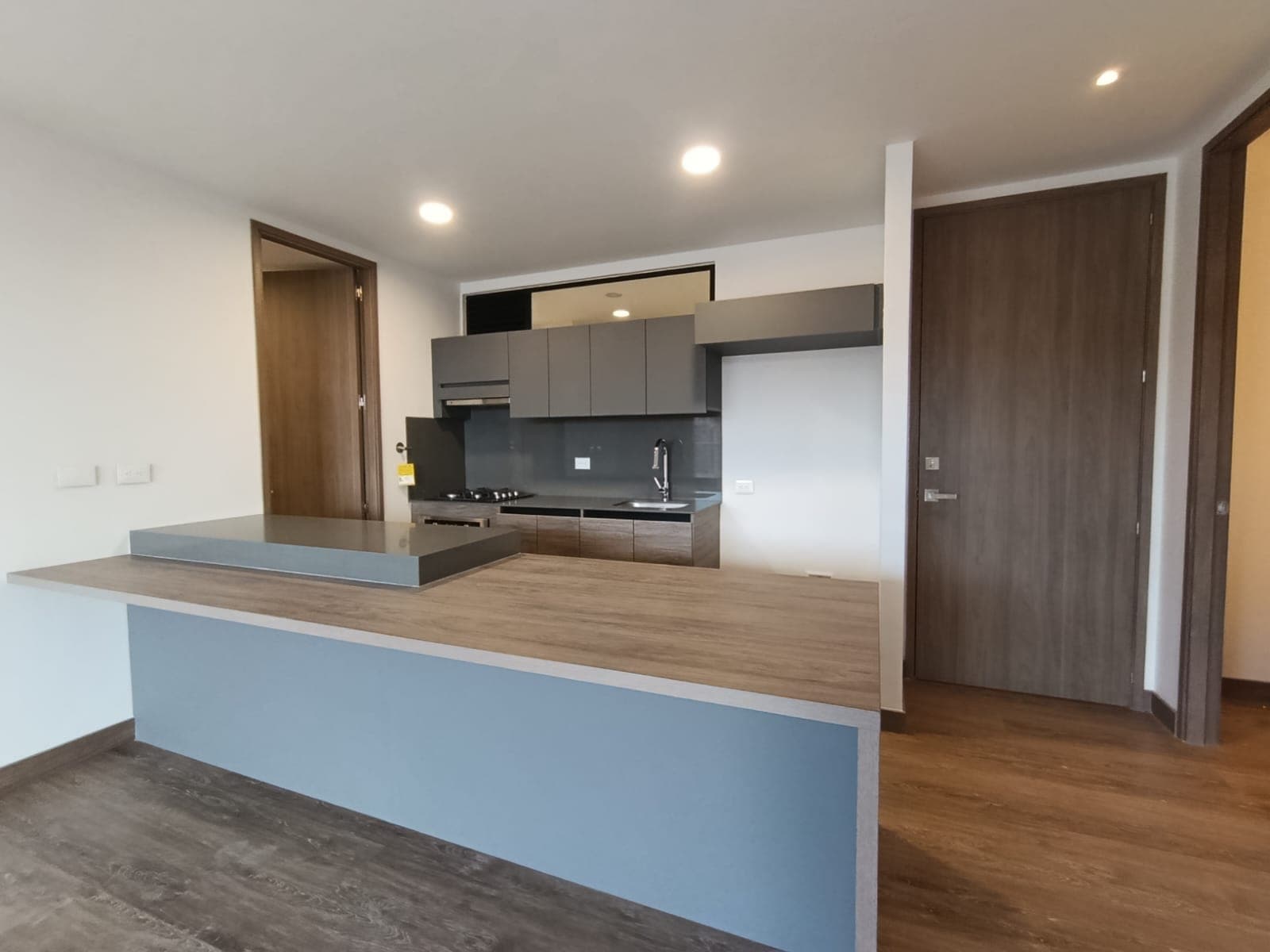 Apartamento en arriendo en Los Balsos, El Poblado, Medellín — foto 5 de 15
