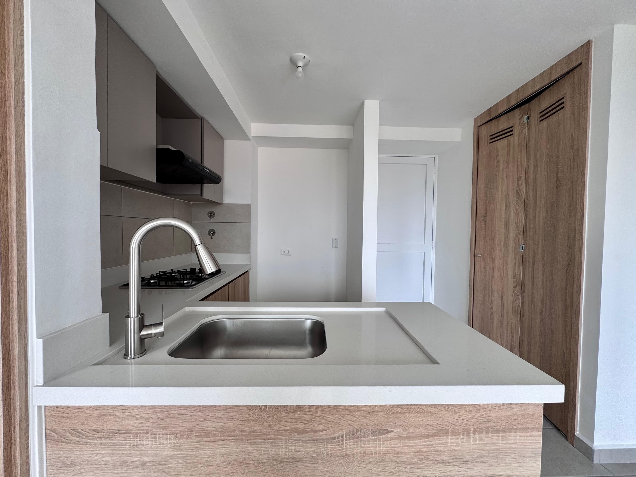 Apartamento en arriendo en Calasanz Parte Alta, La America, Medellín — foto 2 de 14