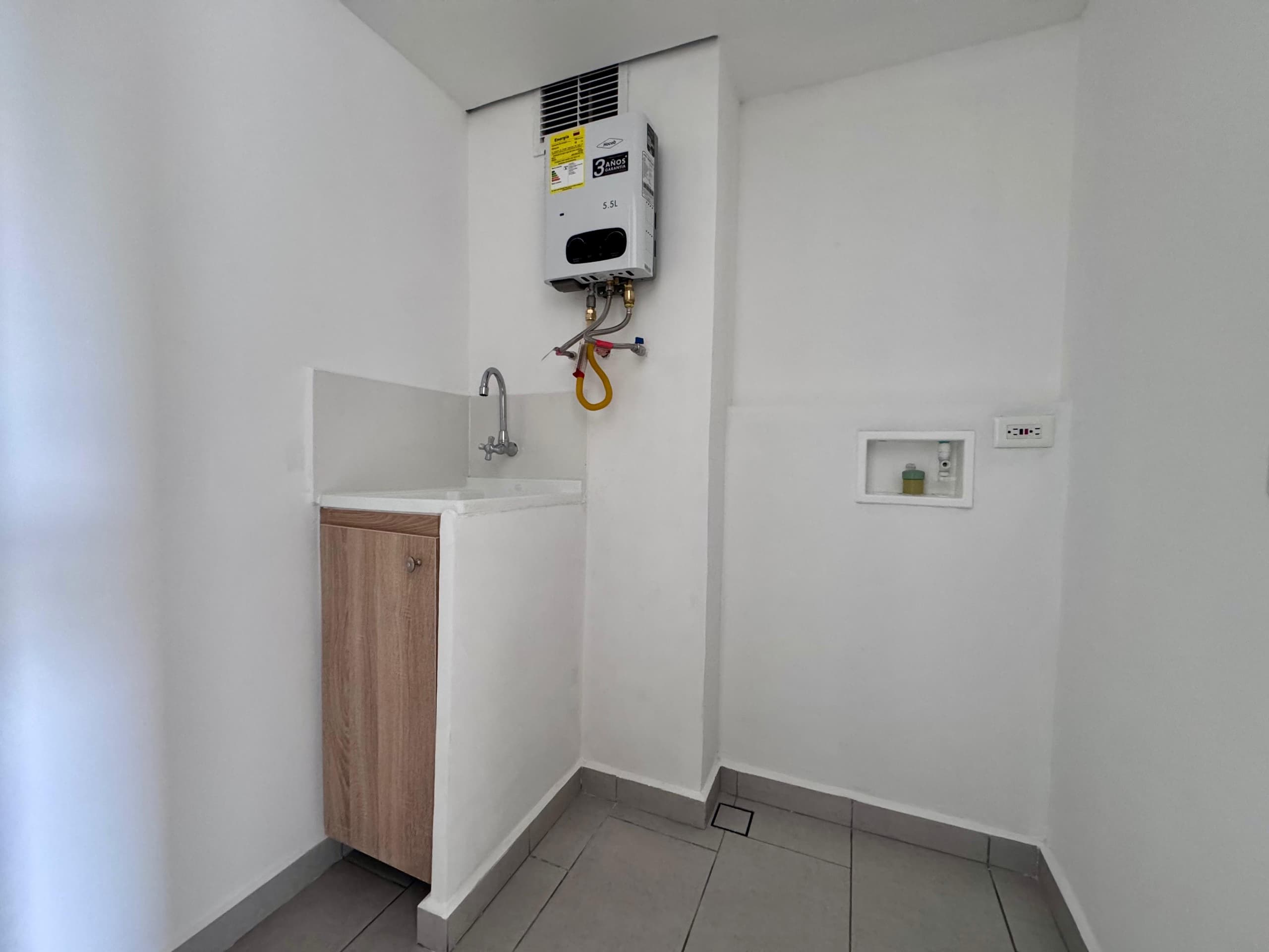 Apartamento en arriendo en Calasanz Parte Alta, La America, Medellín — foto 5 de 14