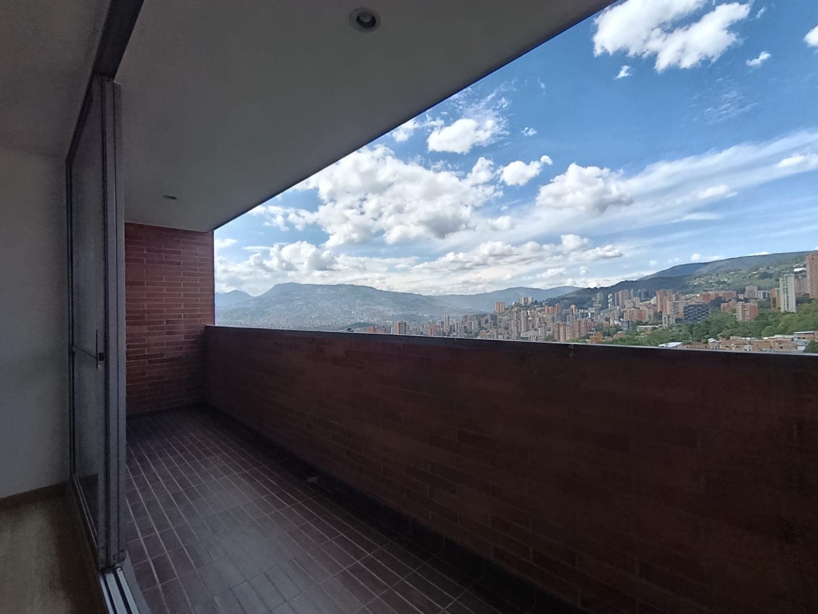 Apartamento en arriendo en La Visitacion Los Gonzalez, El Poblado, Medellín — foto 2 de 12