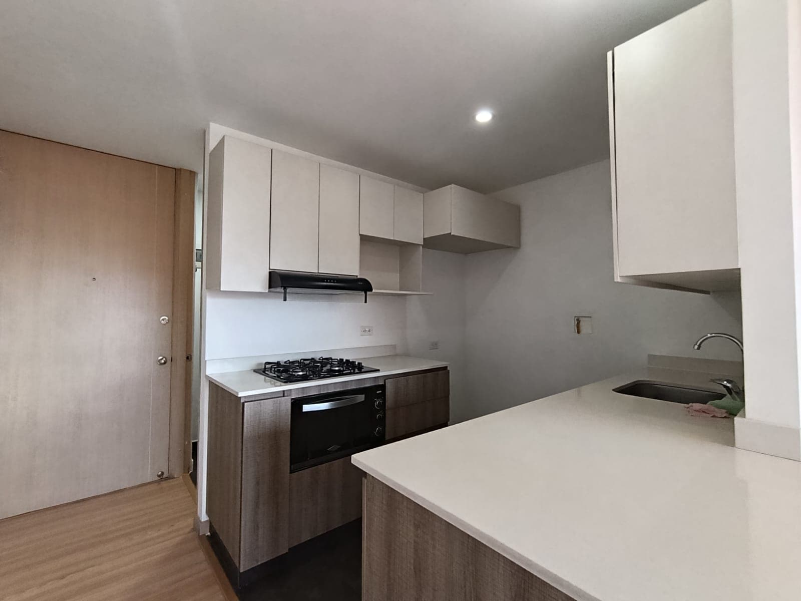 Apartamento en arriendo en La Visitacion Los Gonzalez, El Poblado, Medellín — foto 5 de 12