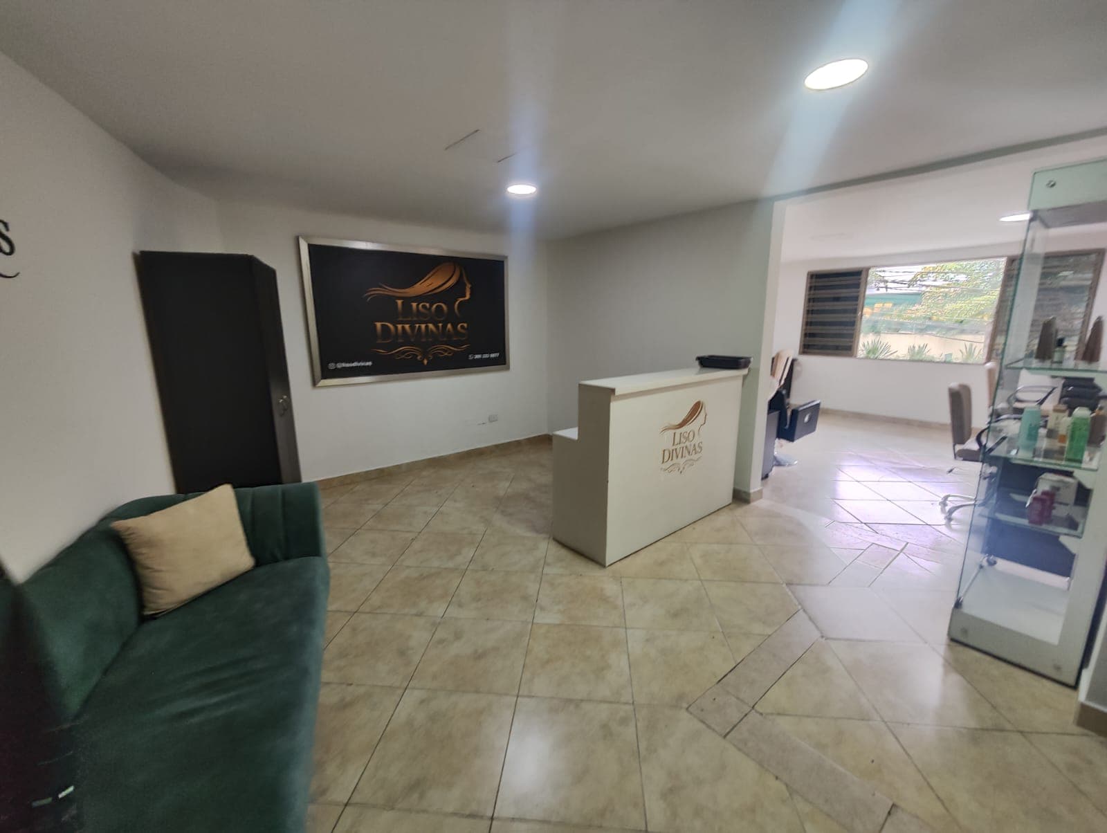 Local en arriendo en Conquistadores, Laureles, Medellín — foto 1 de 17